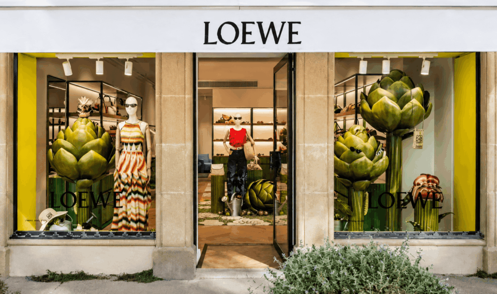 Loewe x Paula Ibiza, vitrine St Tropez