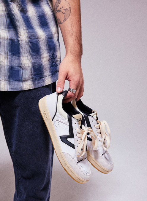 CLARKS ORIGINALS a PARIS 17 boutique s vendant la marque a proximite