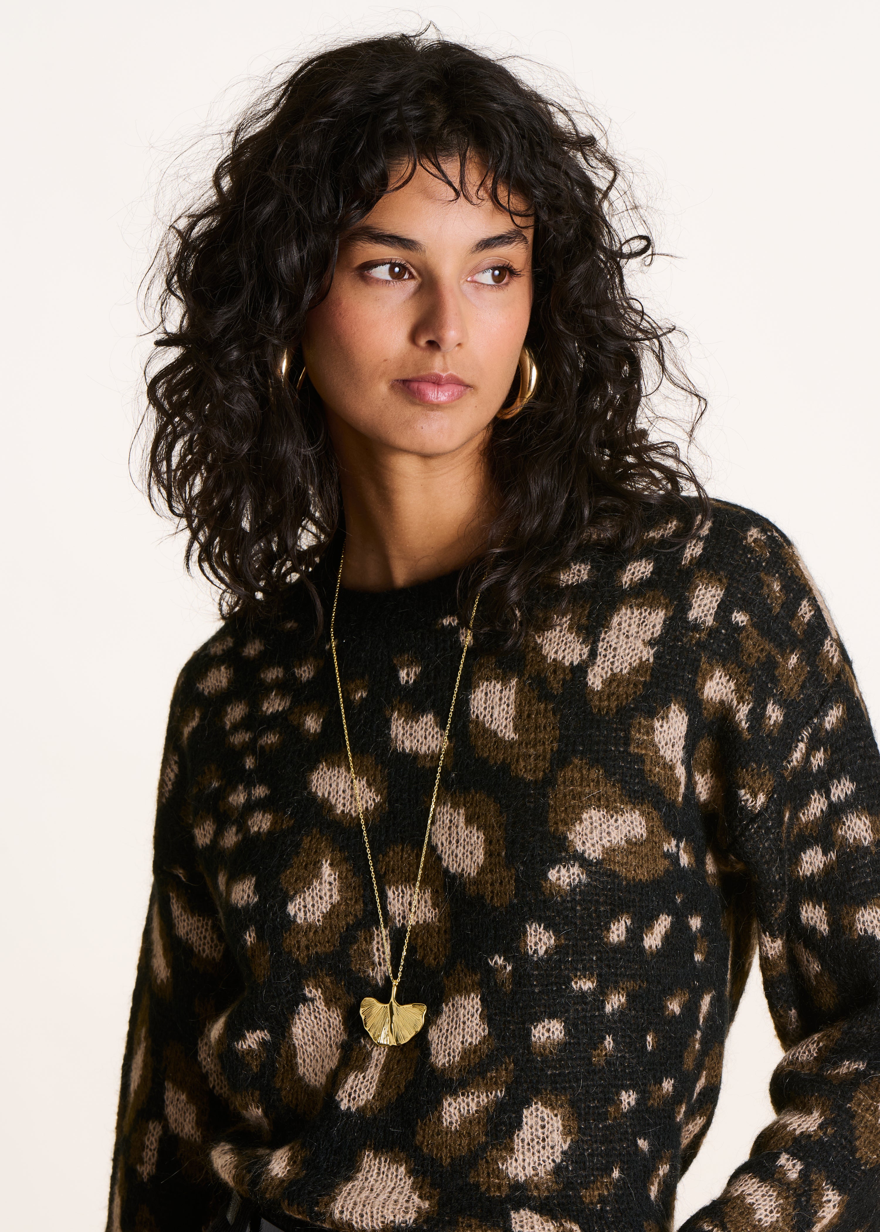 Collier sautoir doré fleur de ginko