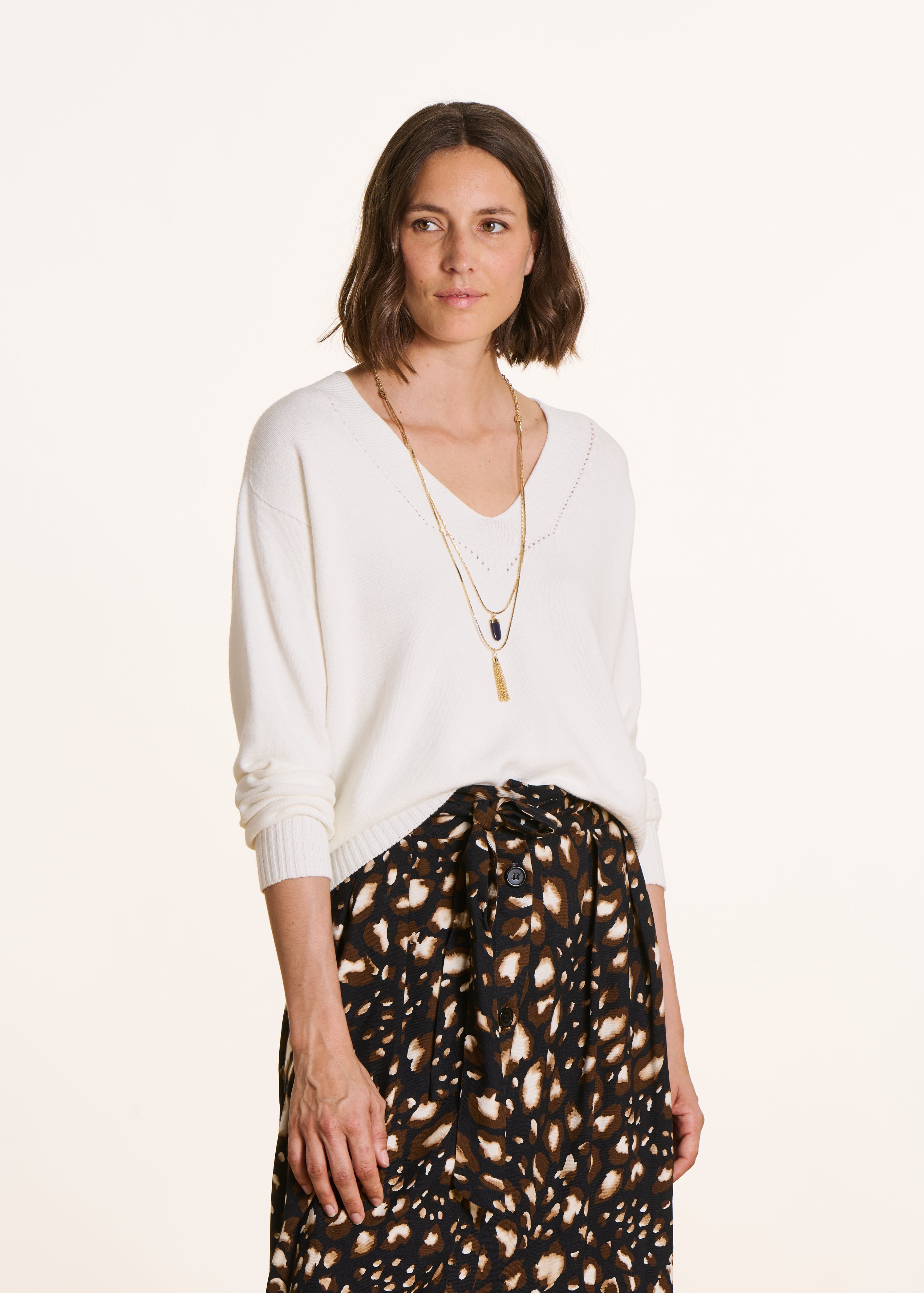 Pull écru droit à encolure V