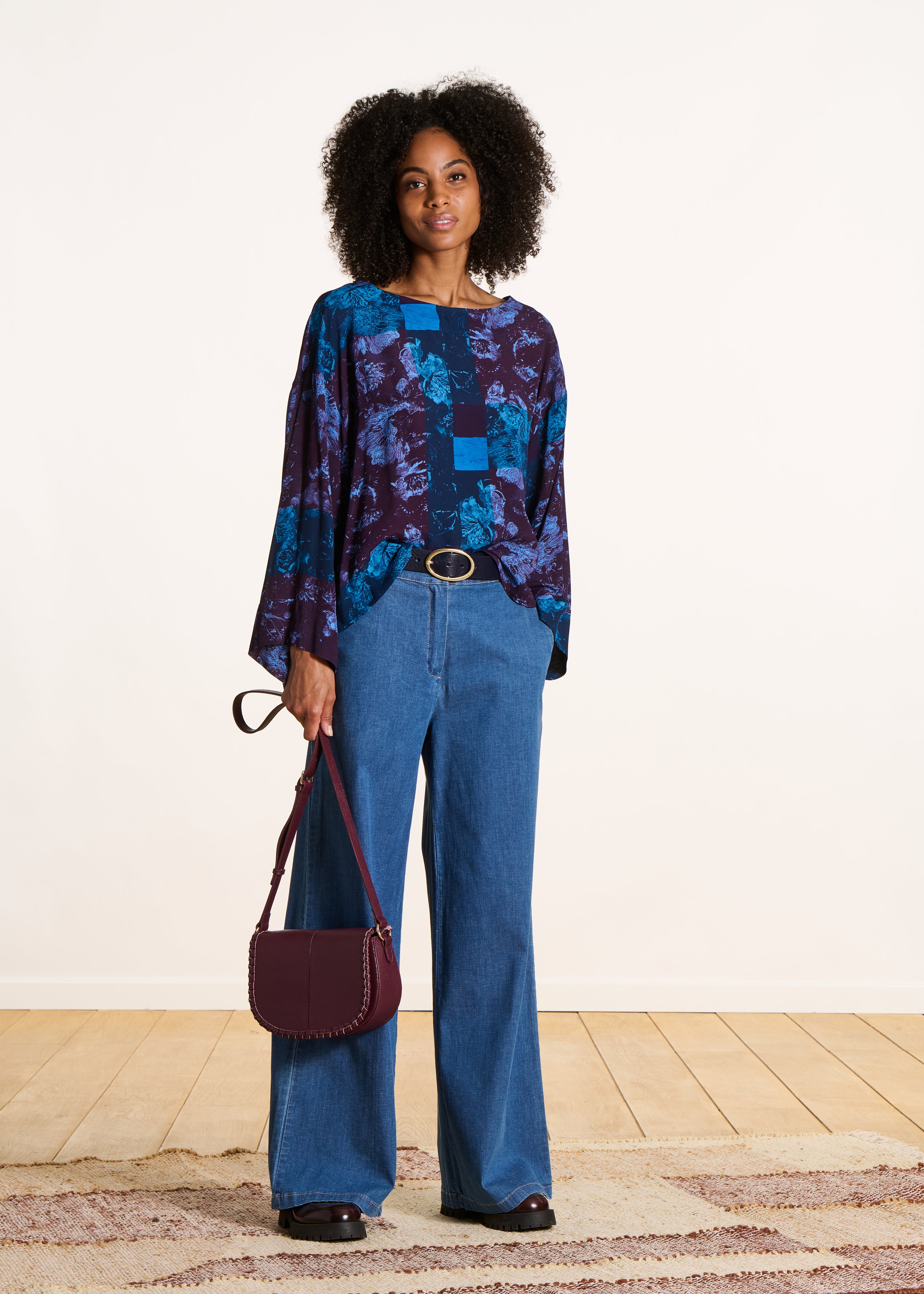 Pantalon droit et large fluide en jean taille haute