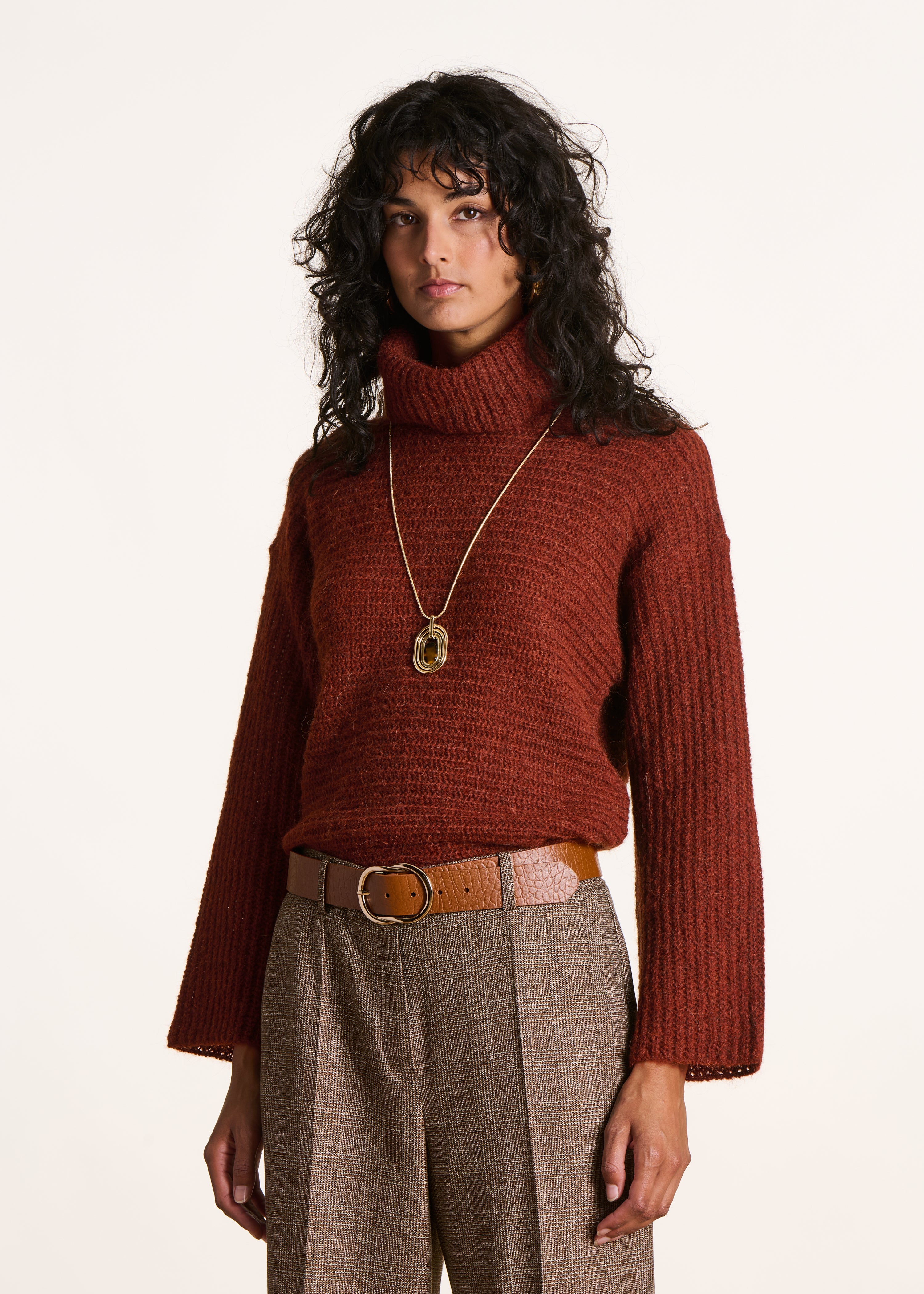Pull marron en maille manches longues col boule