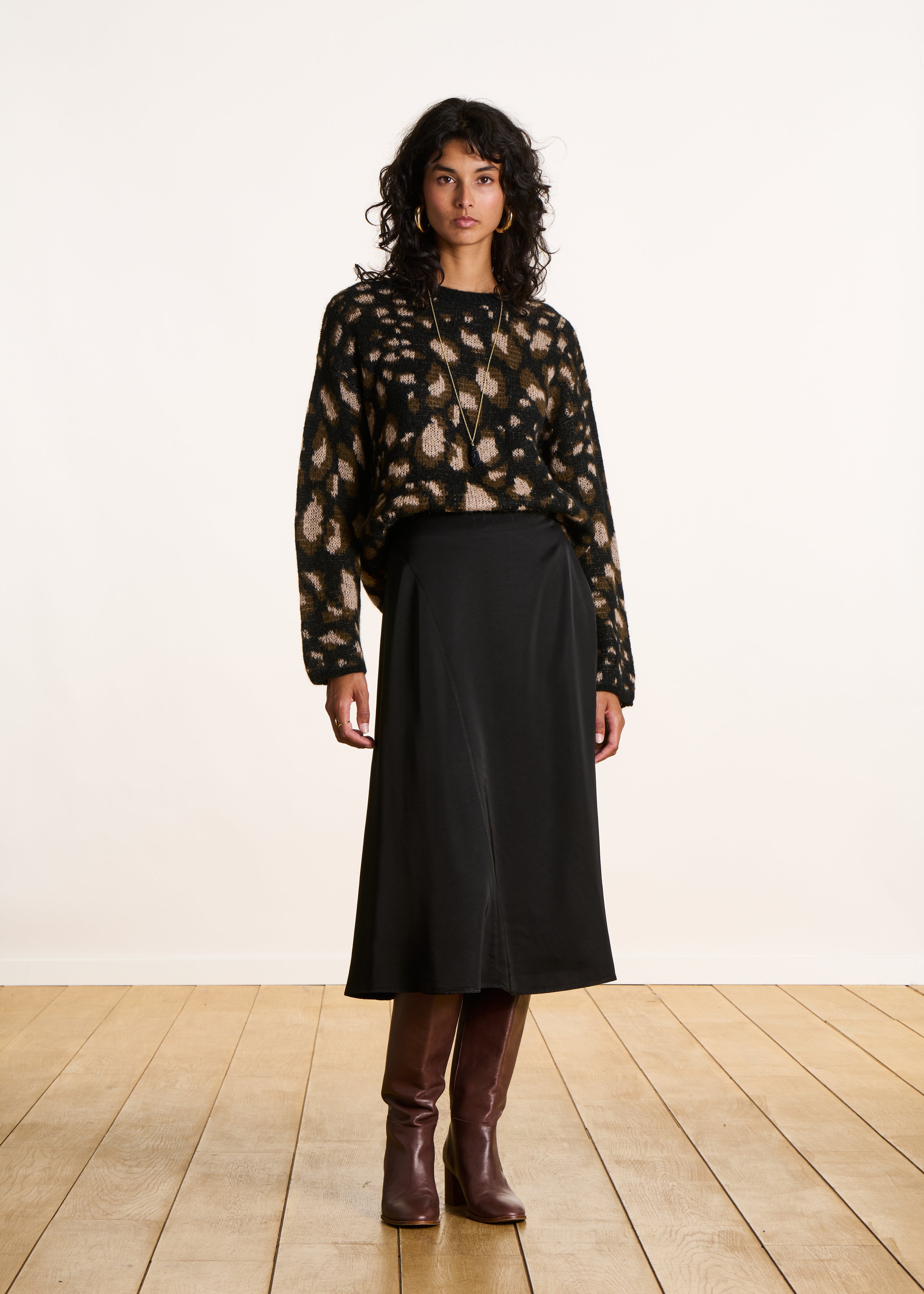 Jupe mi-longue de cérémonie en sat