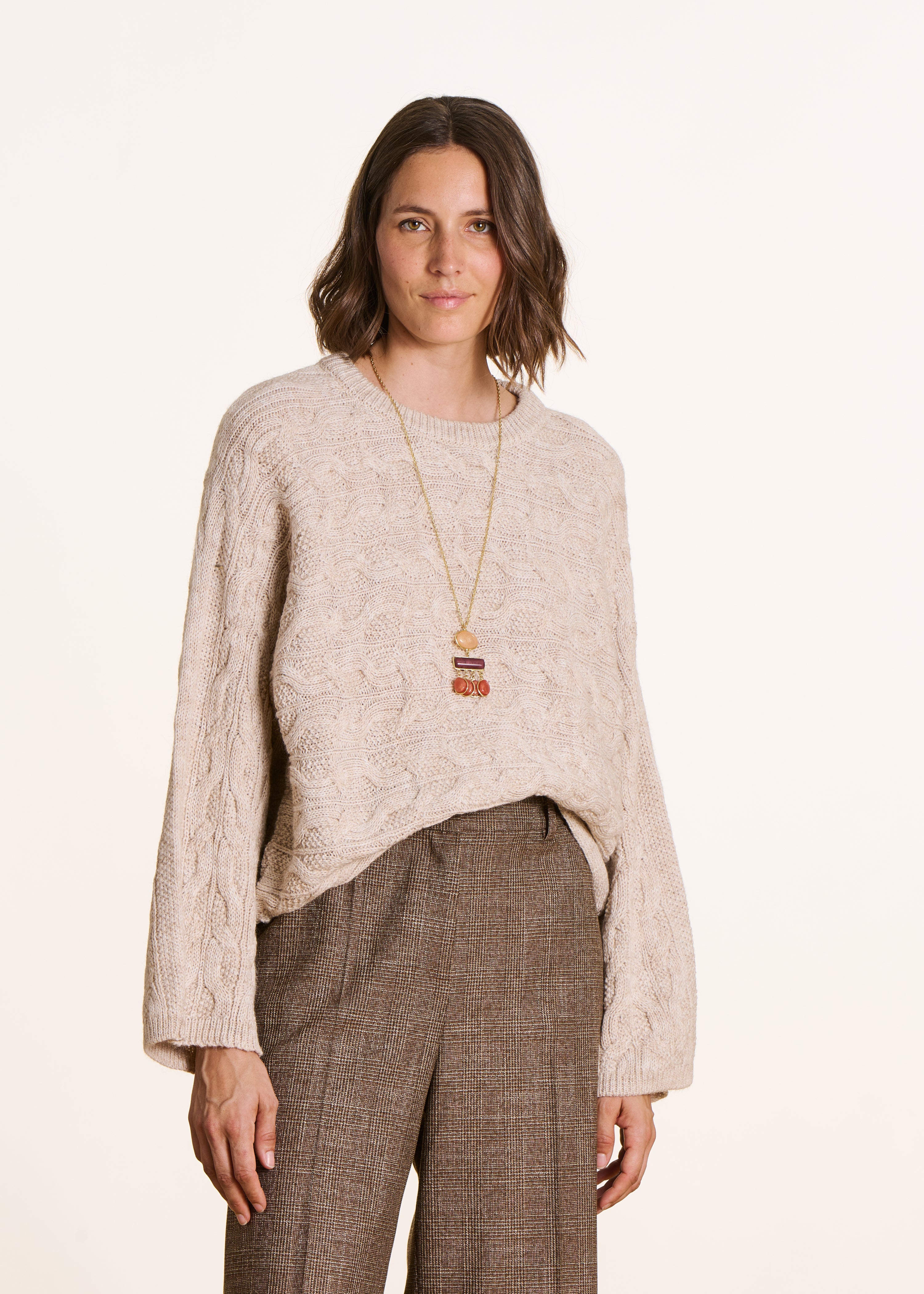 Pull beige ample manches longues col rond
