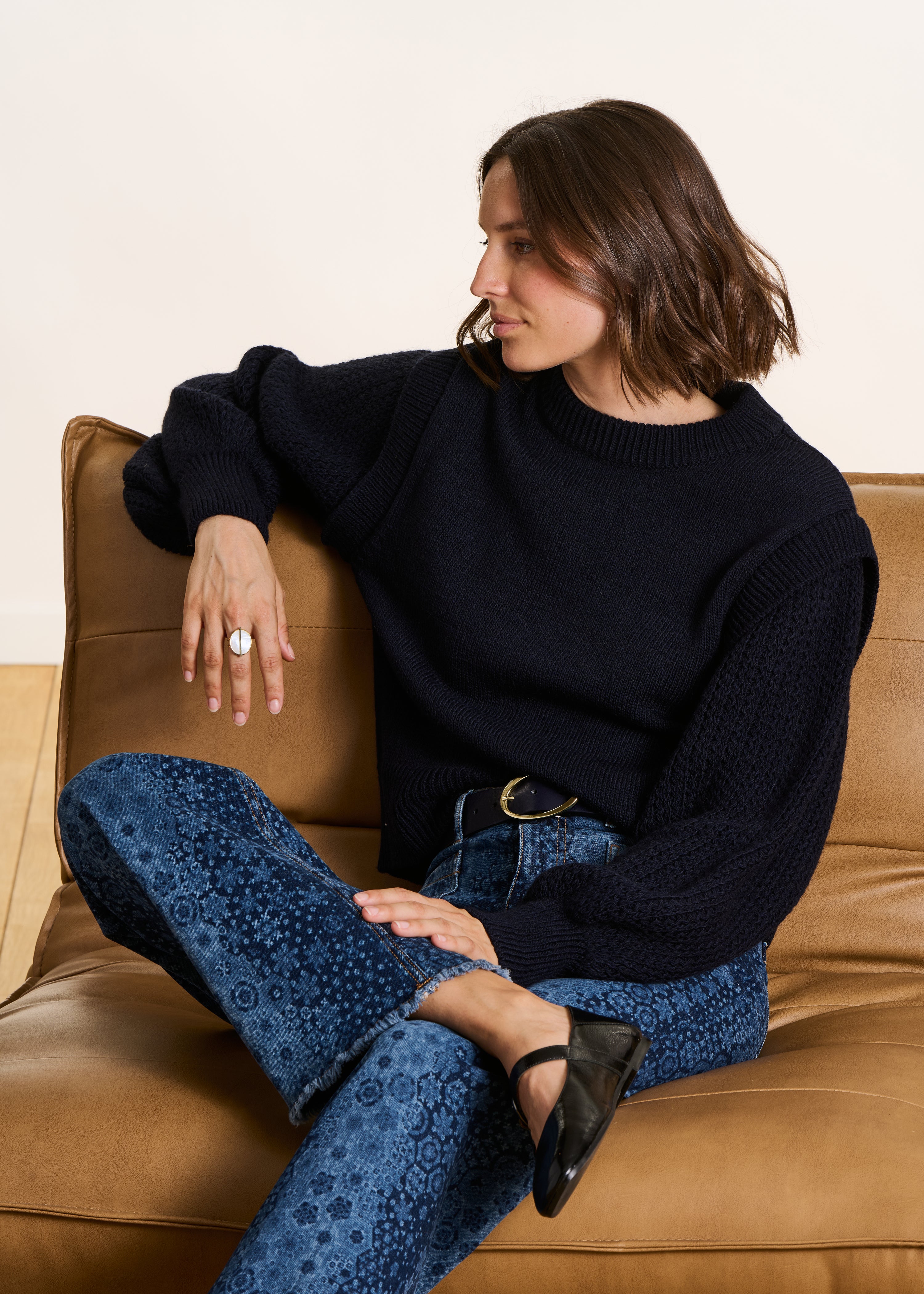 Pull bleu marine ample manches longues col rond