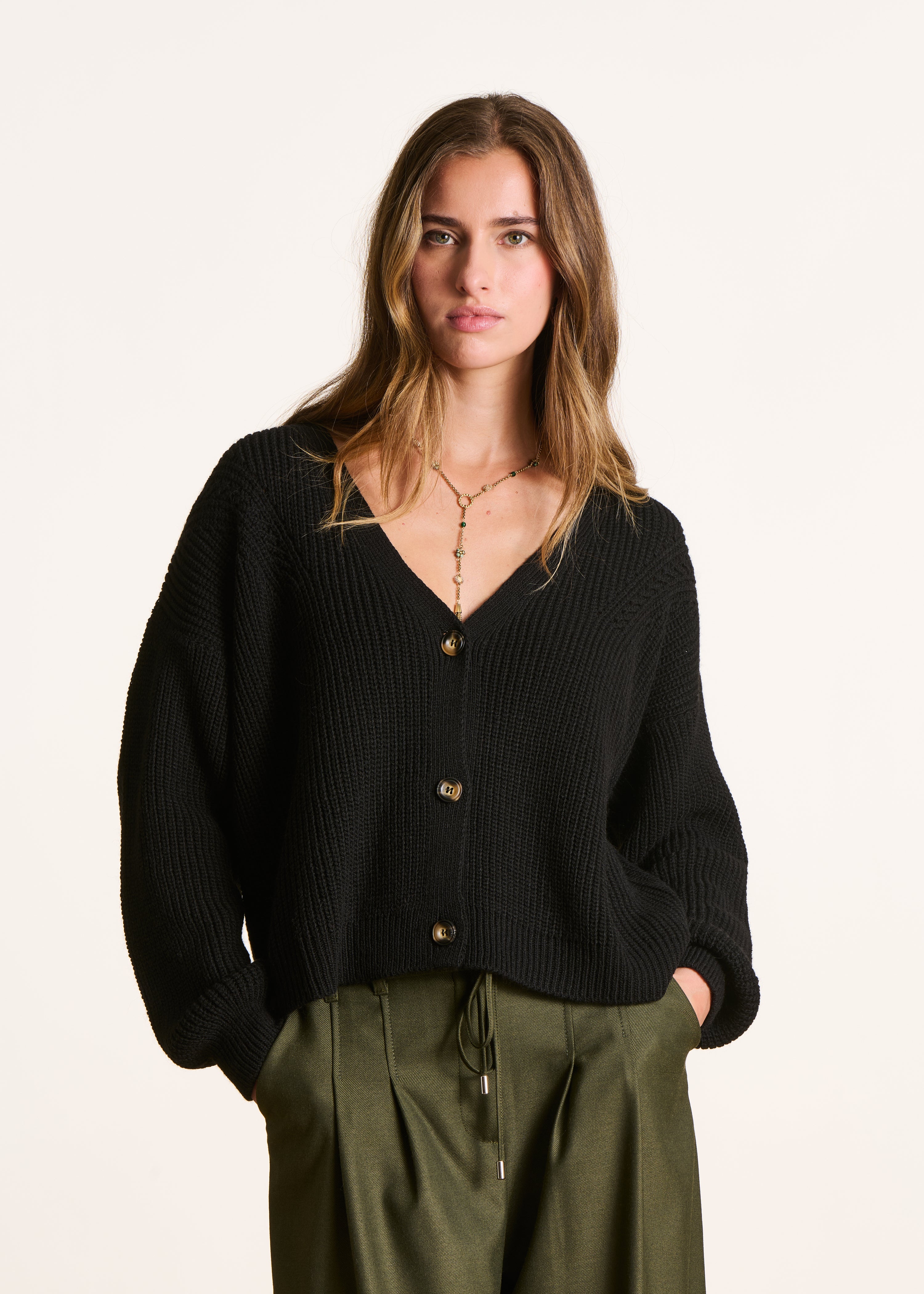 Gilet court ample en maille côtes perlées