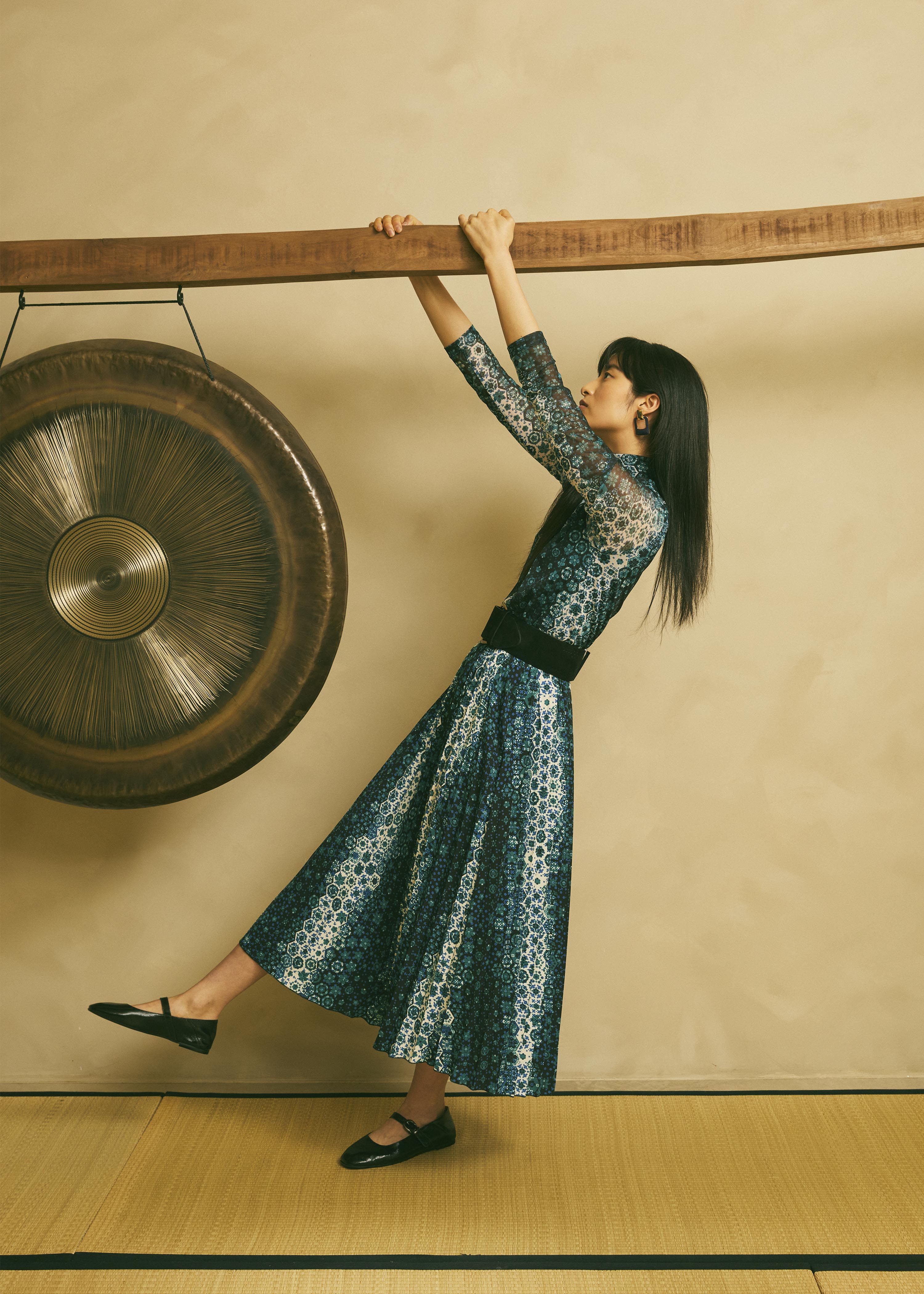 Jupe midi plissée ample bleu pétrole à imprimé