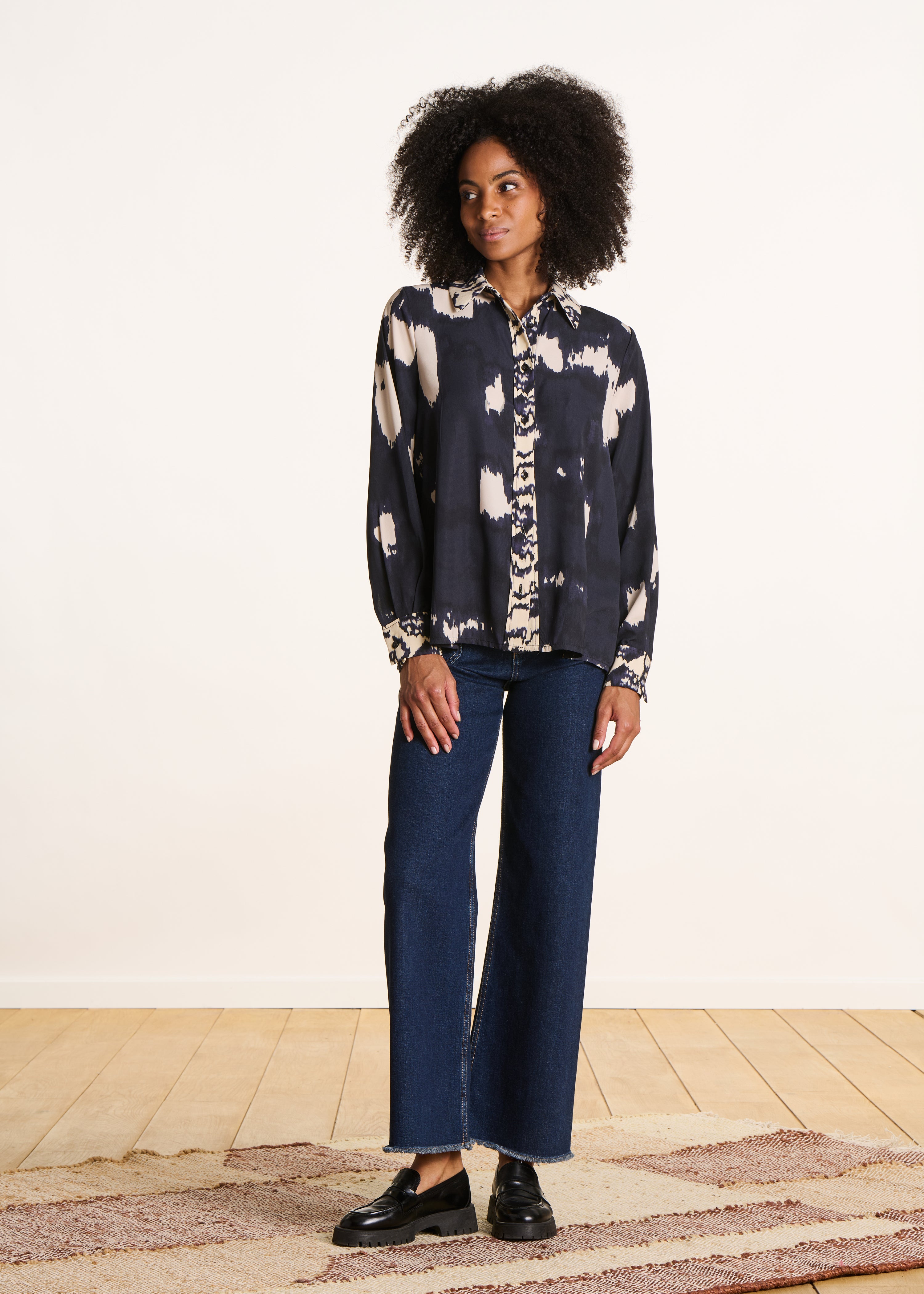 Chemise imprimée bleu et beige dos plissé