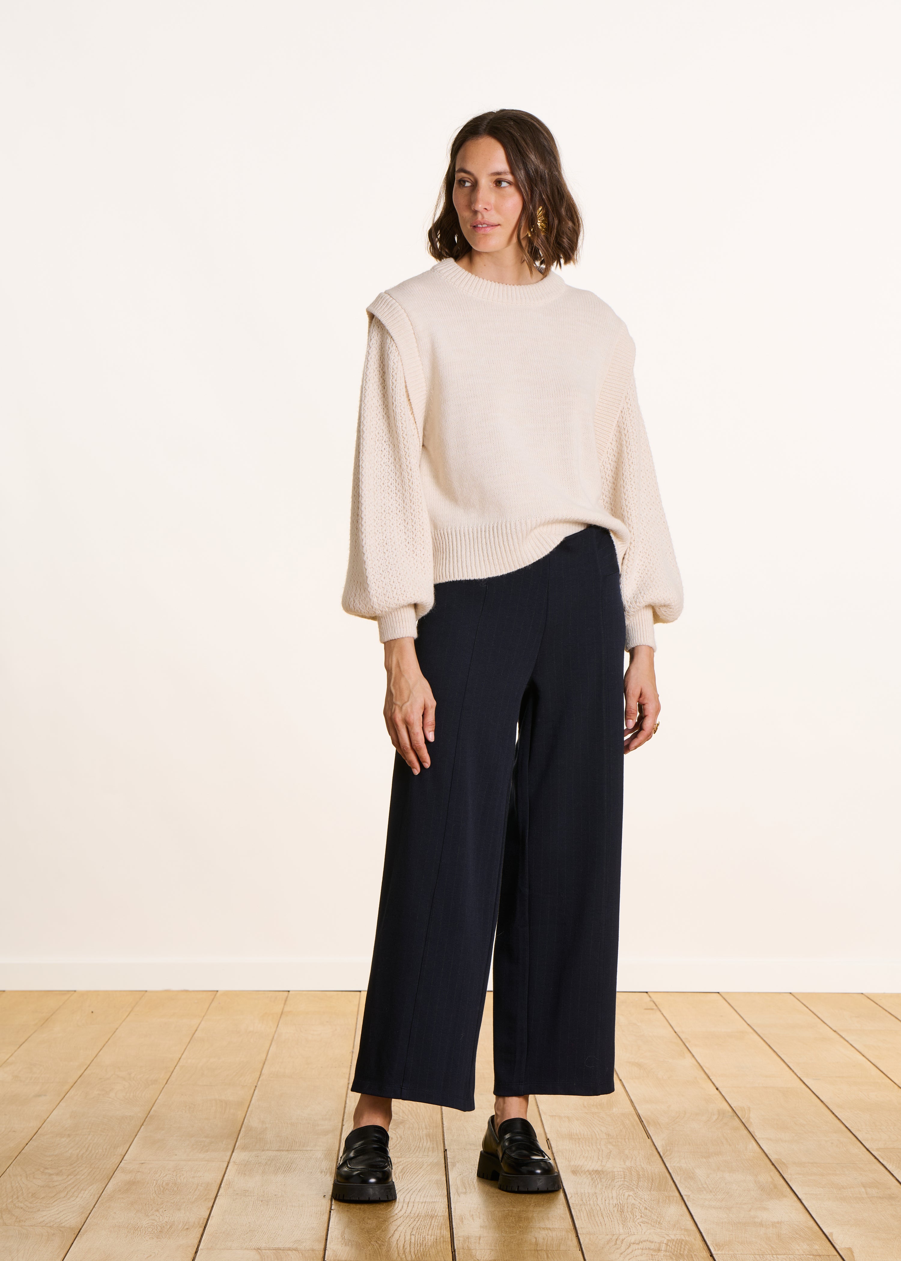 Pantalon cropped en milano rayé bleu marine taille élastique