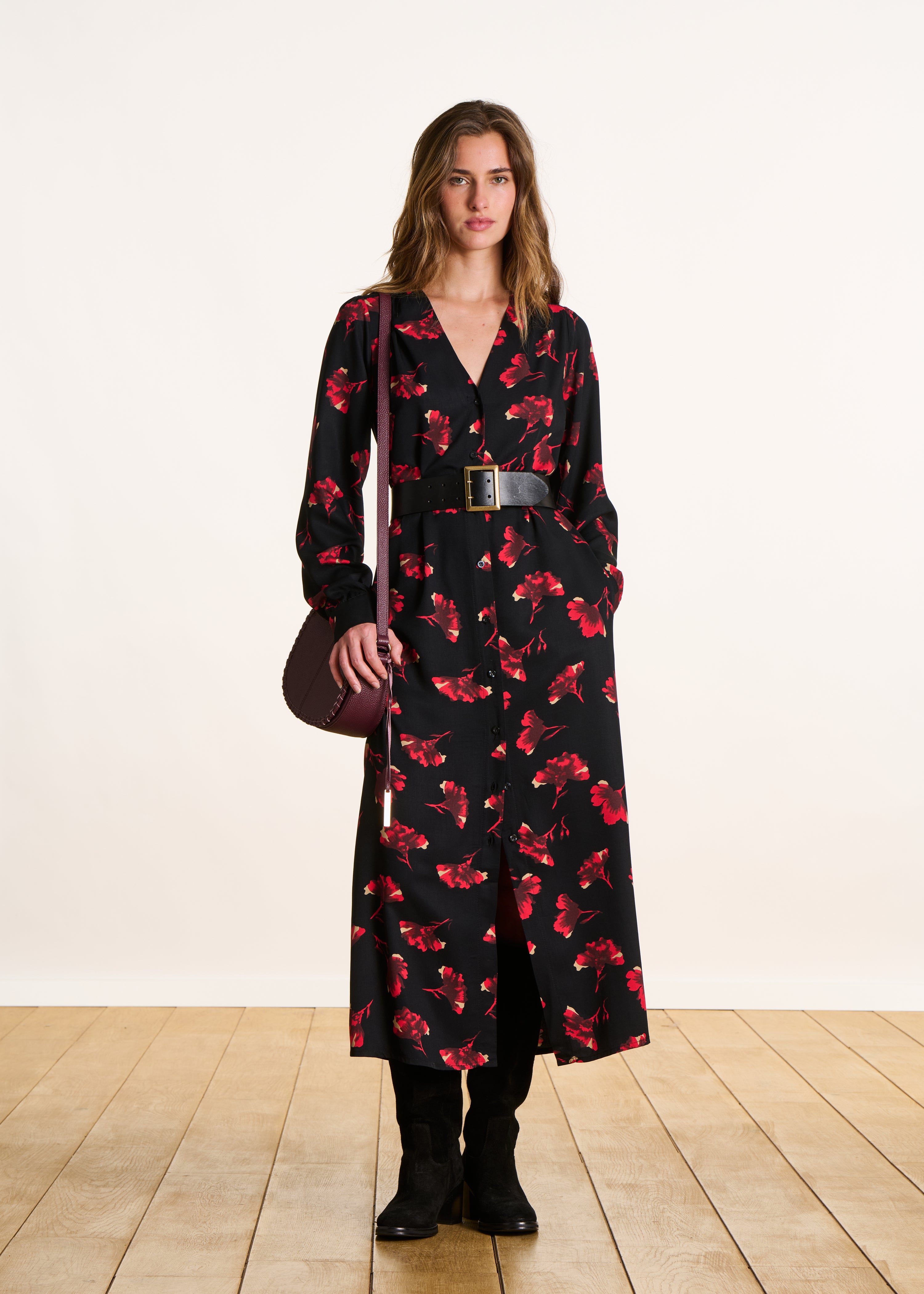 Robe longue fleurie noir et rouge manches longues