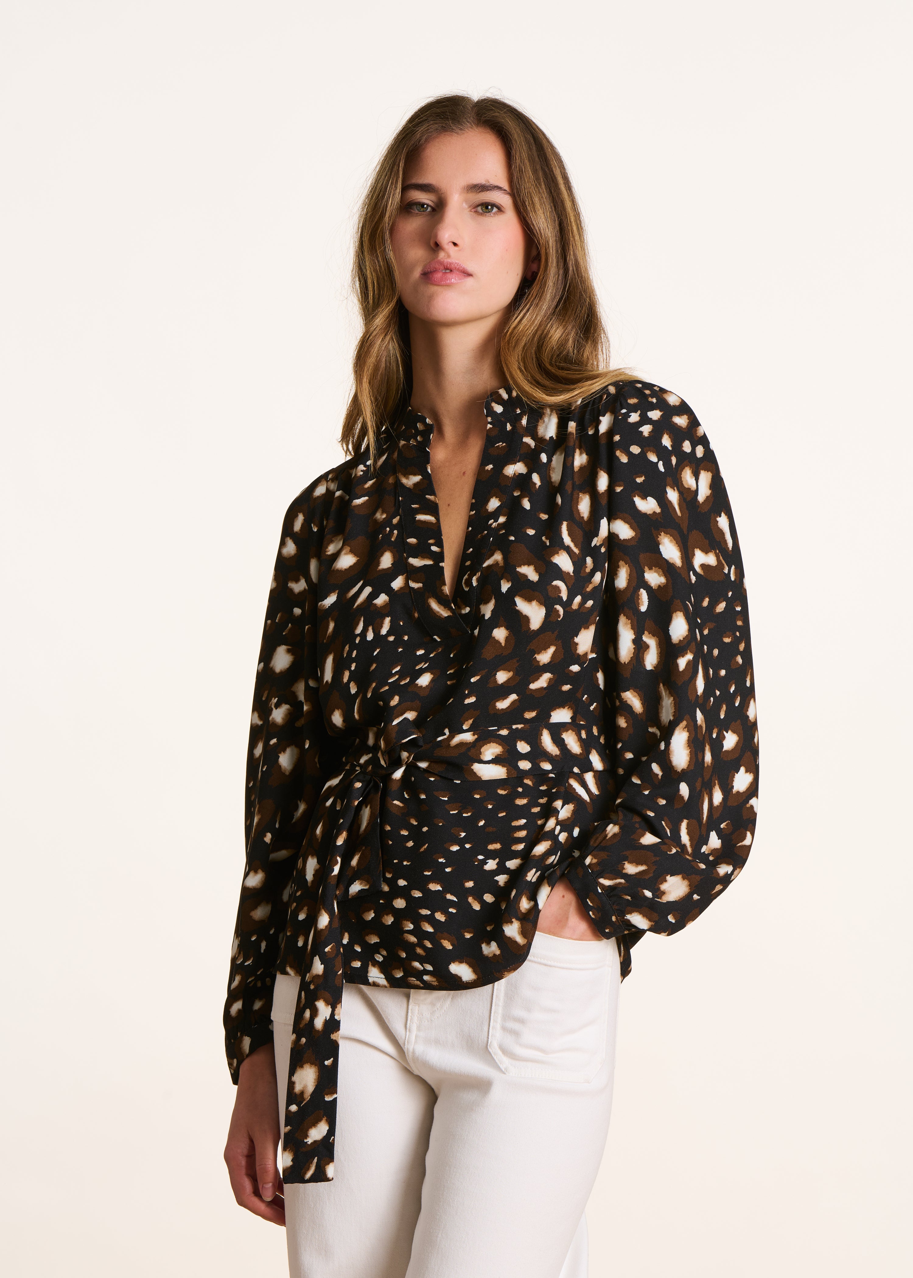 Top ceinturé à imprimé léopard manches longues