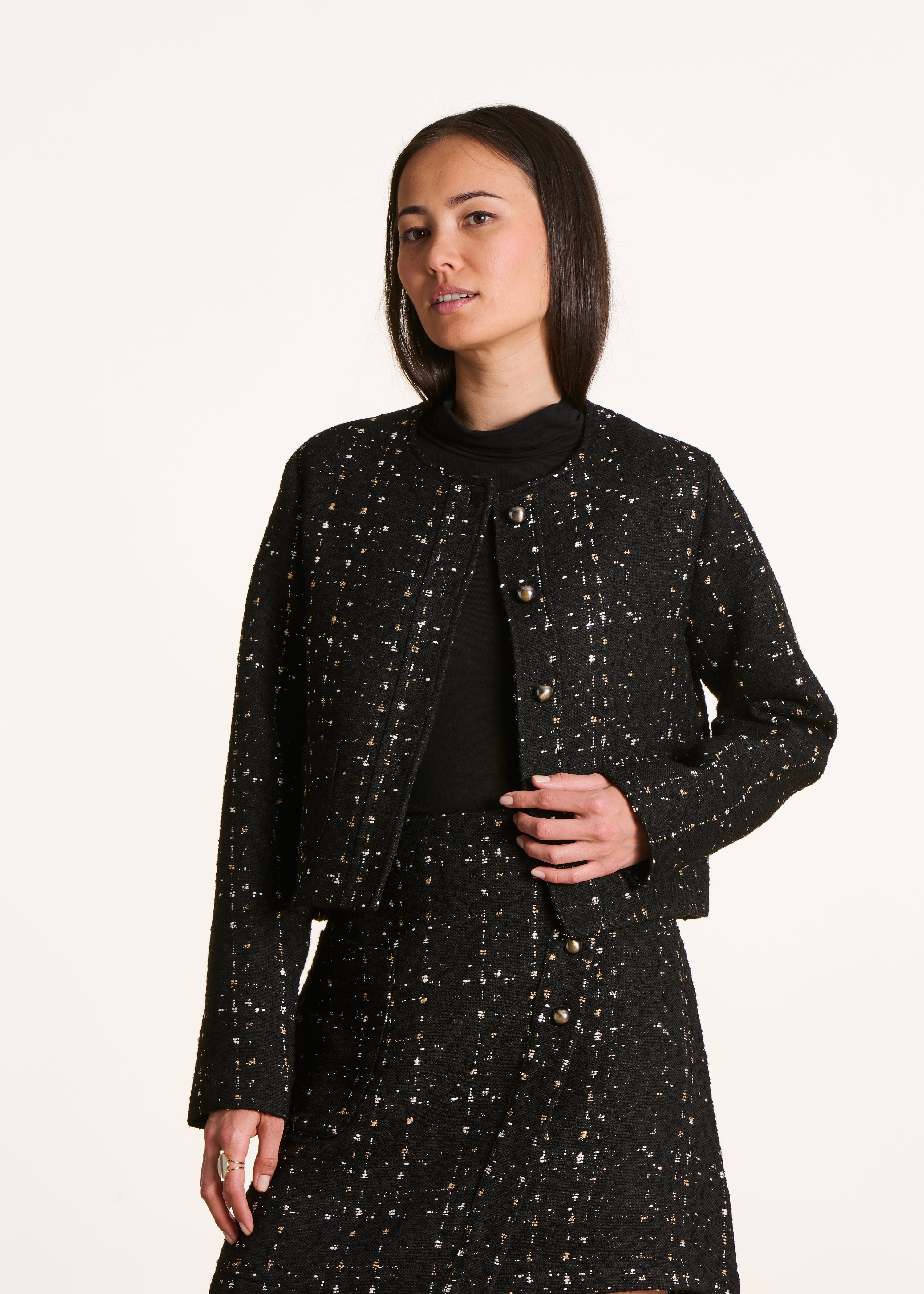Veste courte noire en tweed fantaisie