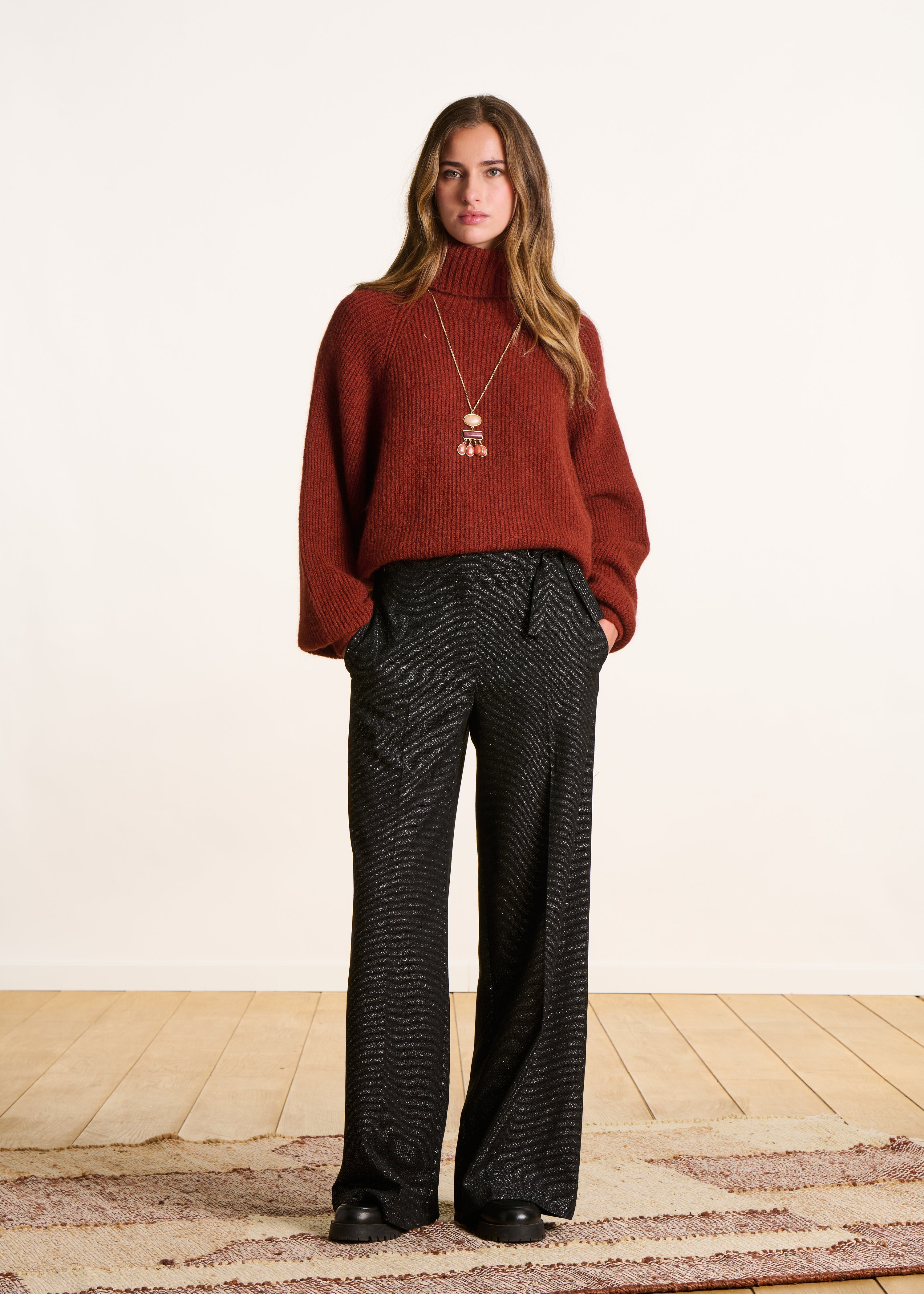 Pantalon droit et large irisé