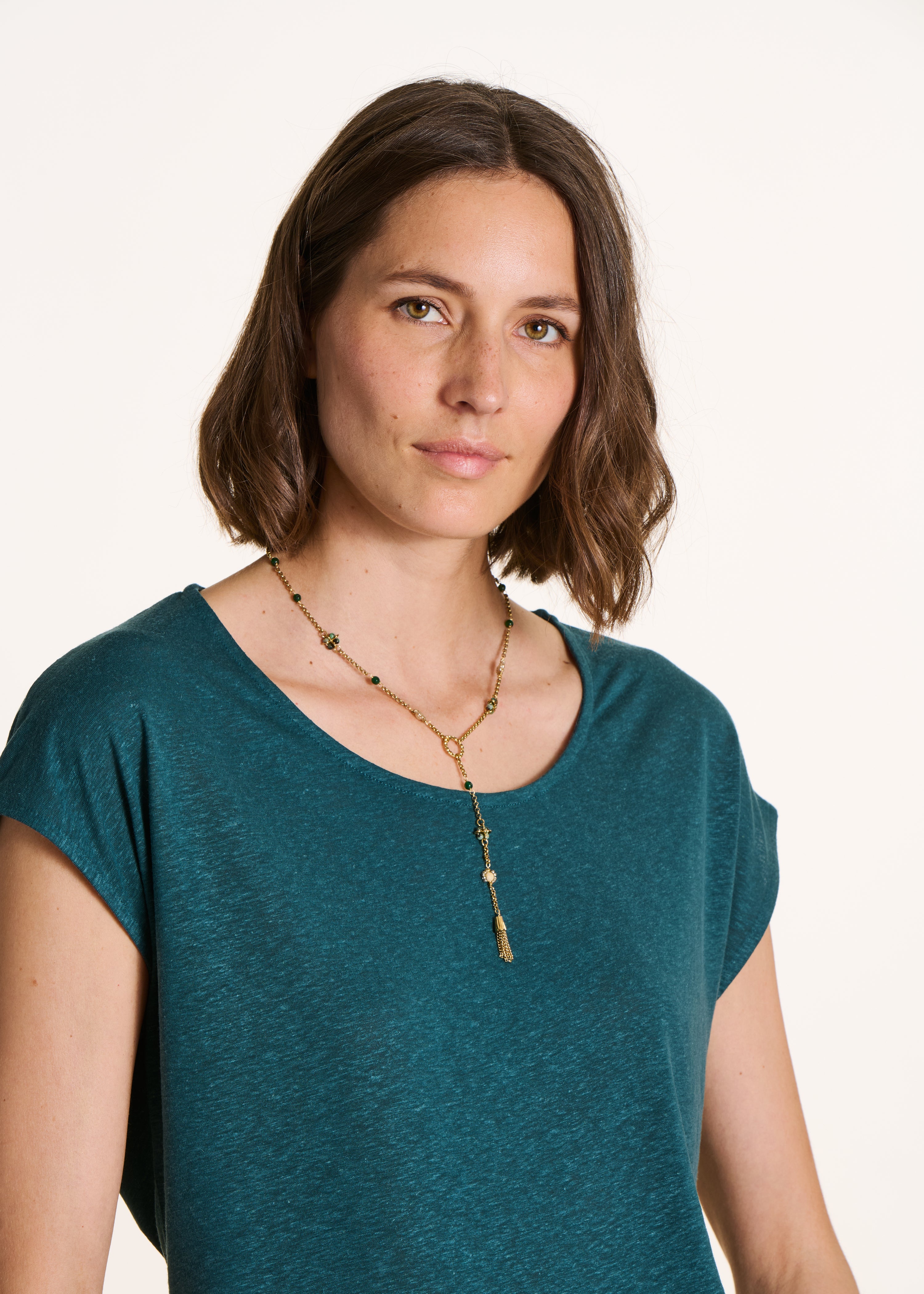 Collier doré avec pierres naturelles vert d'eau