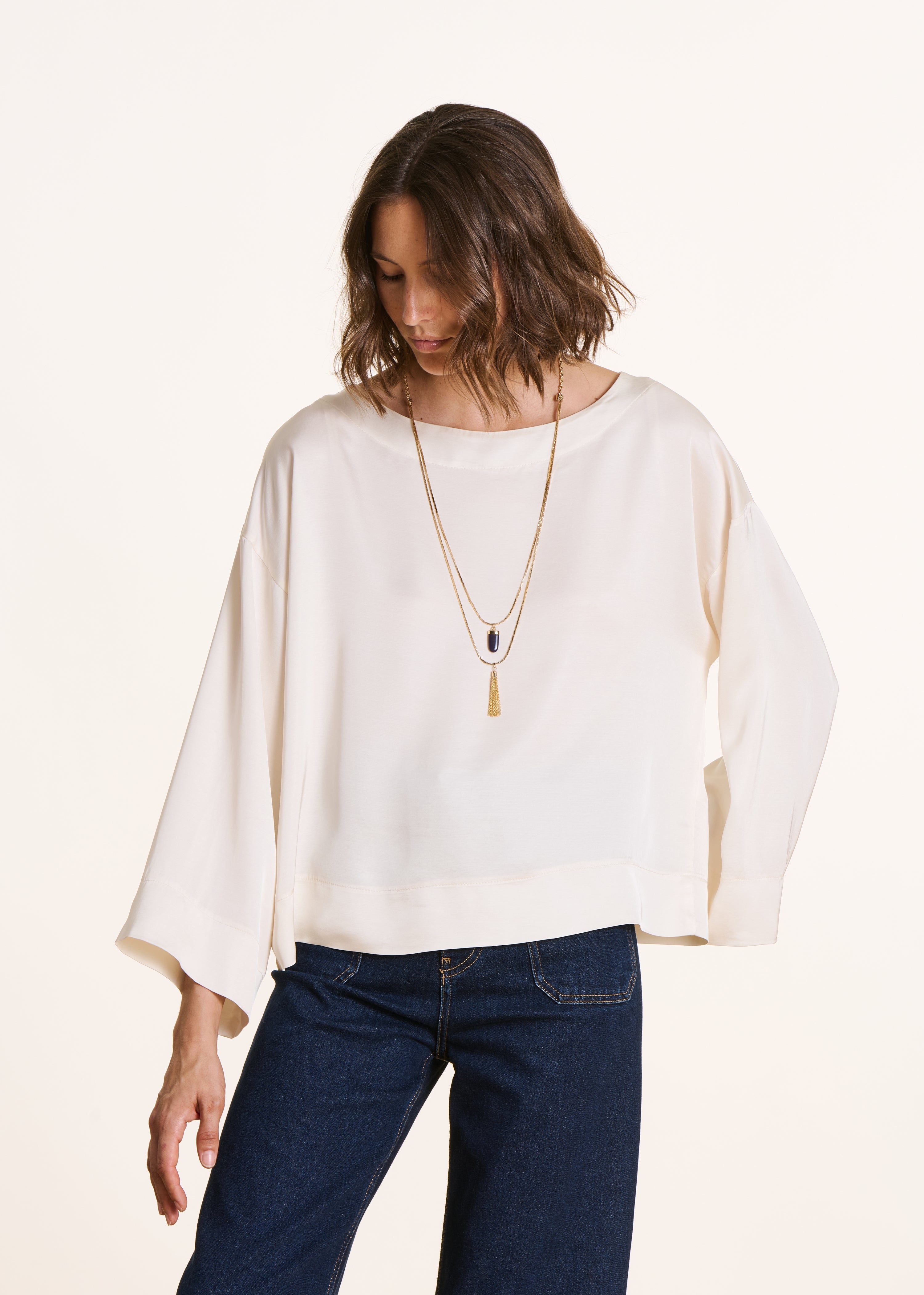 Top blanc cassé ample en satin manches longues