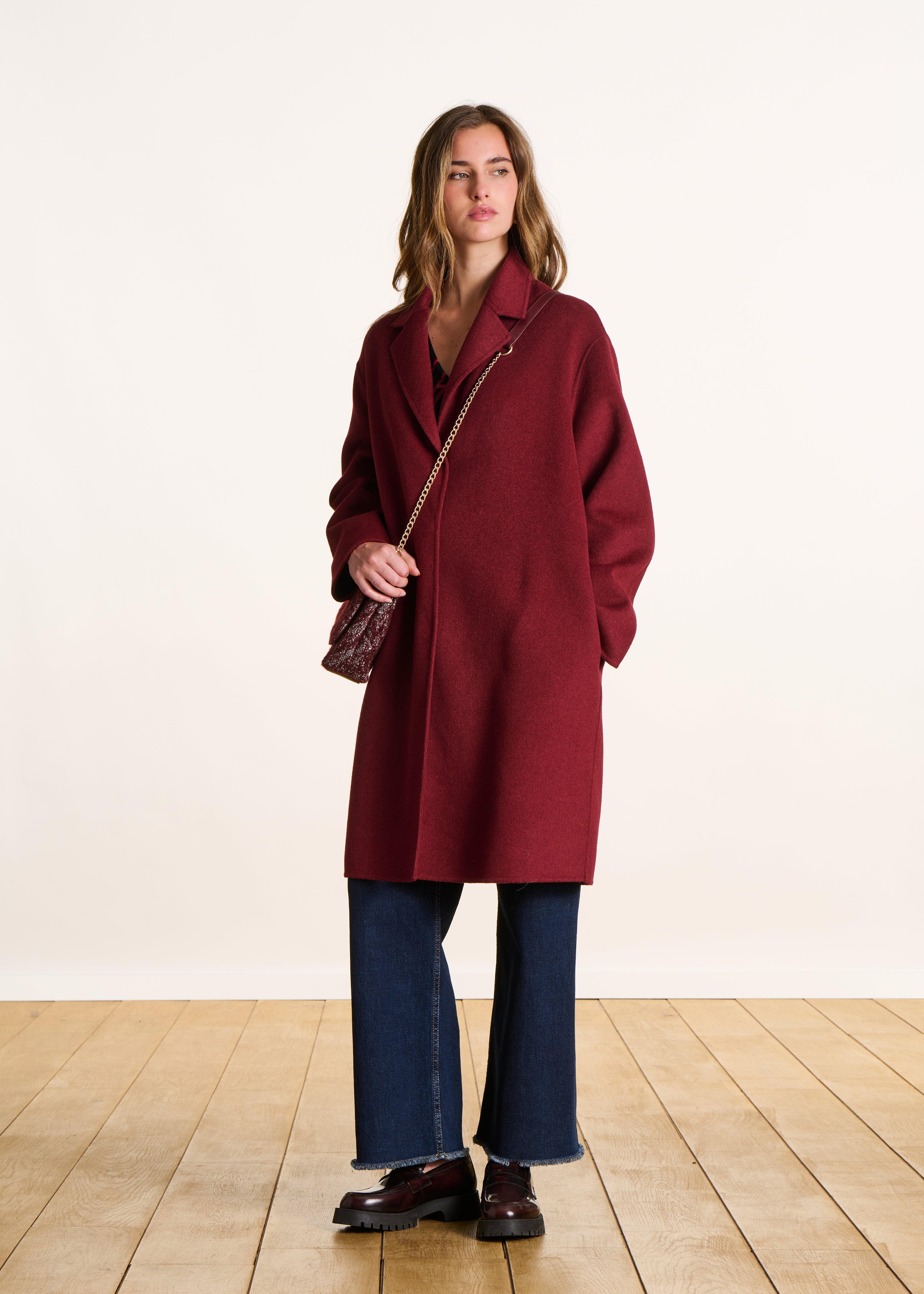 Manteau mi-long rouge en lainage