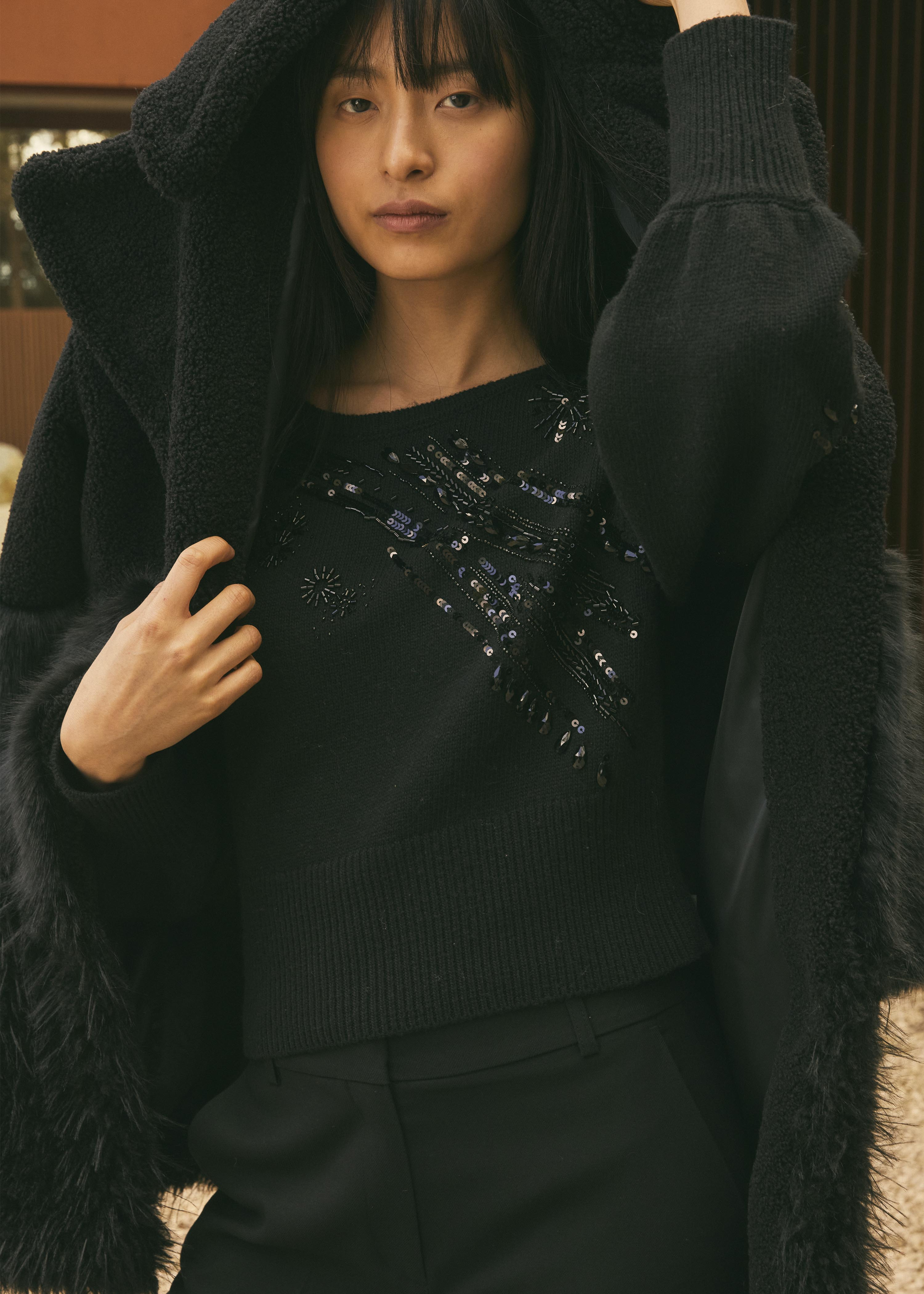 Pull court à broderies et sequins manches longues