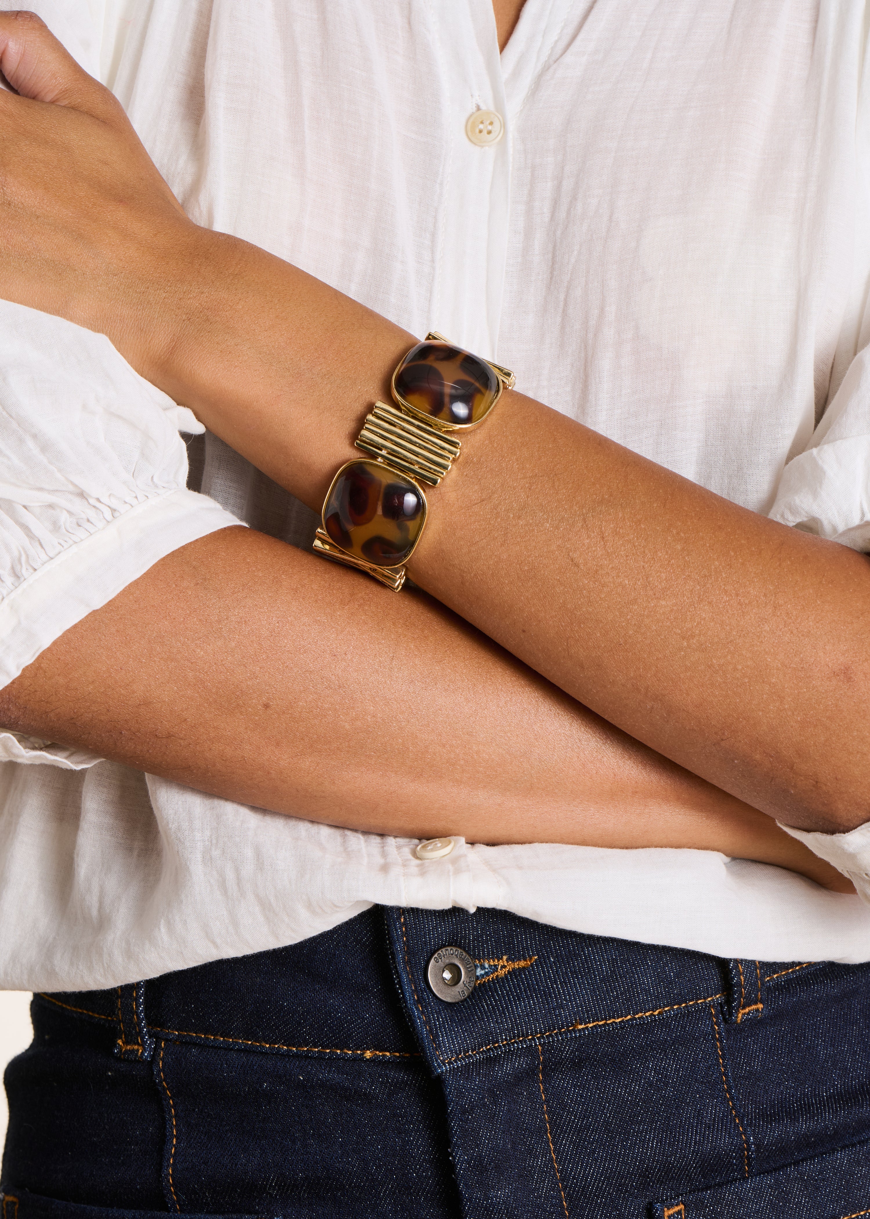 Bracelet doré élastiqué avec résine bicolore doré et marron