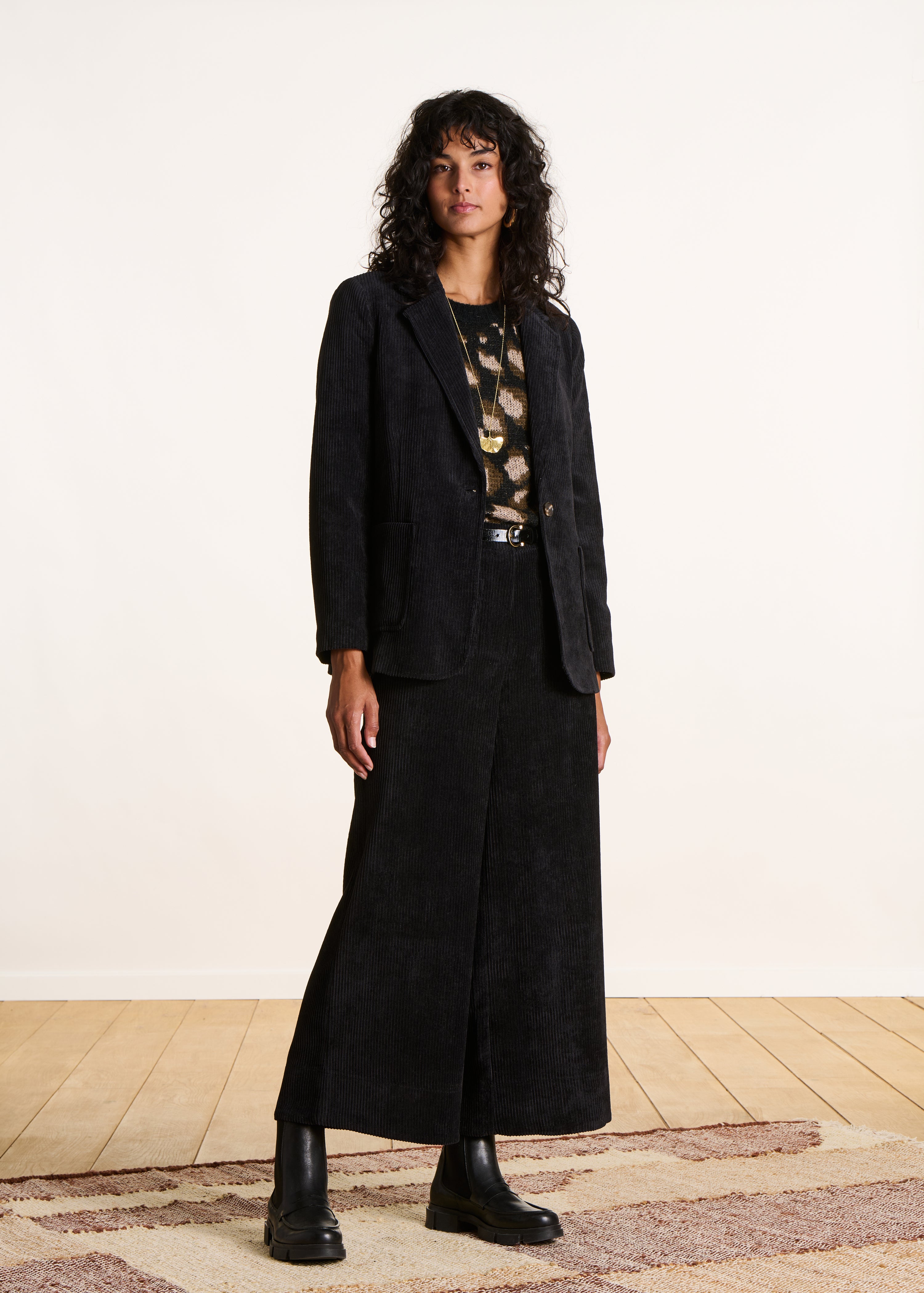 Veste tailleur noire en velours côtelé