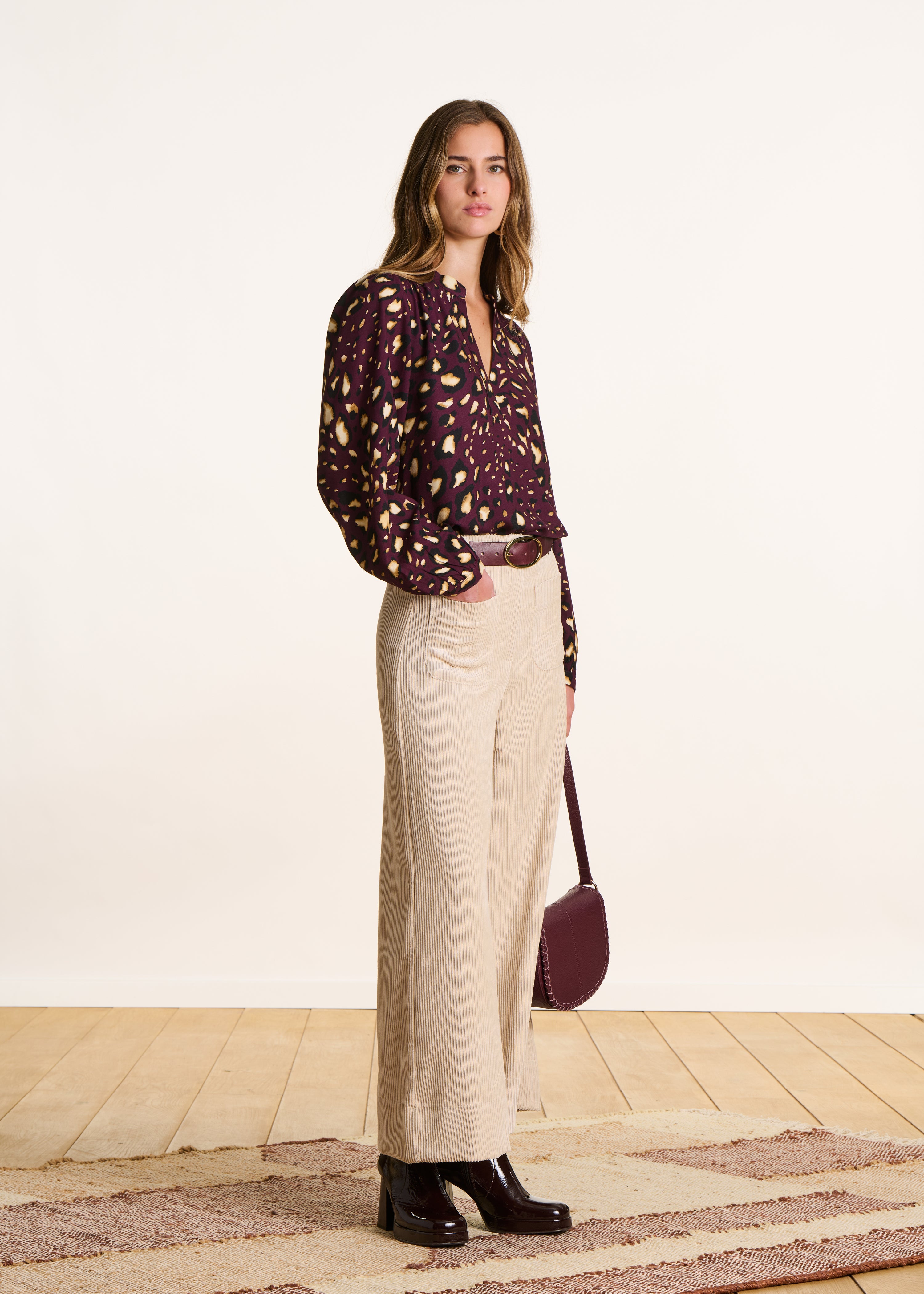 Pantalon cropped large en velours côtelé écru