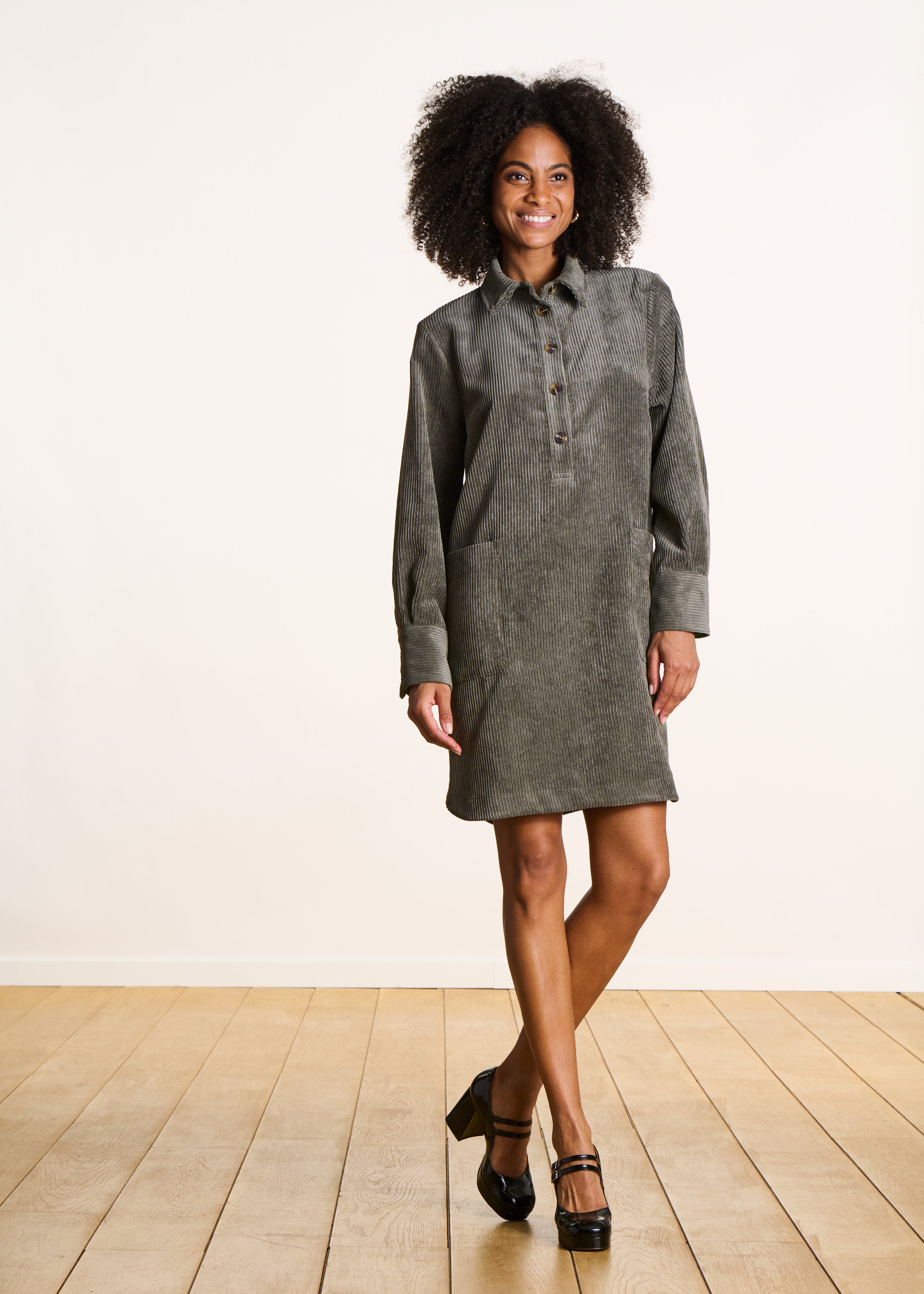 Robe chemise courte en velours côtelé