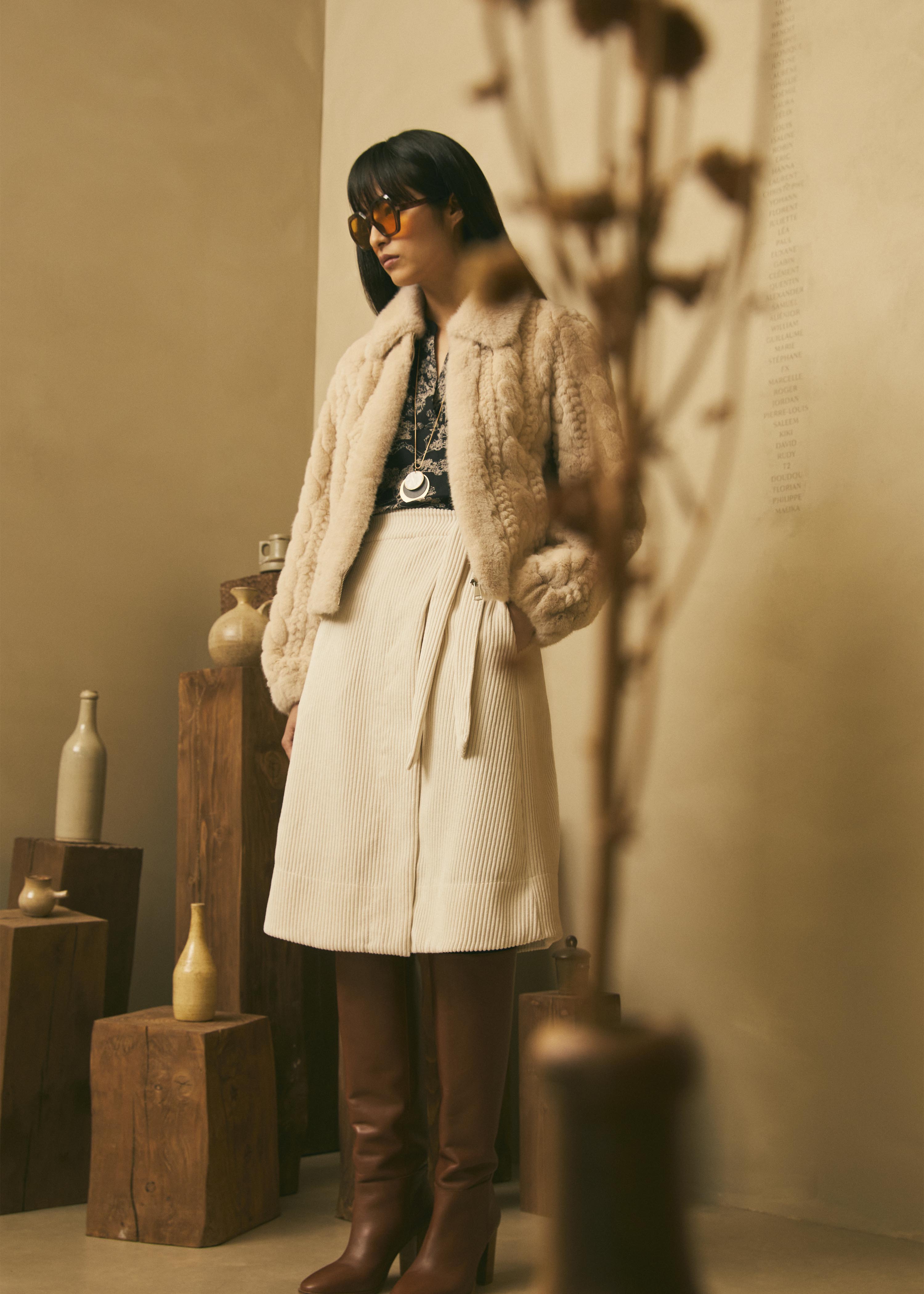 Jupe portefeuille mi-longue en velours côtelé écrue