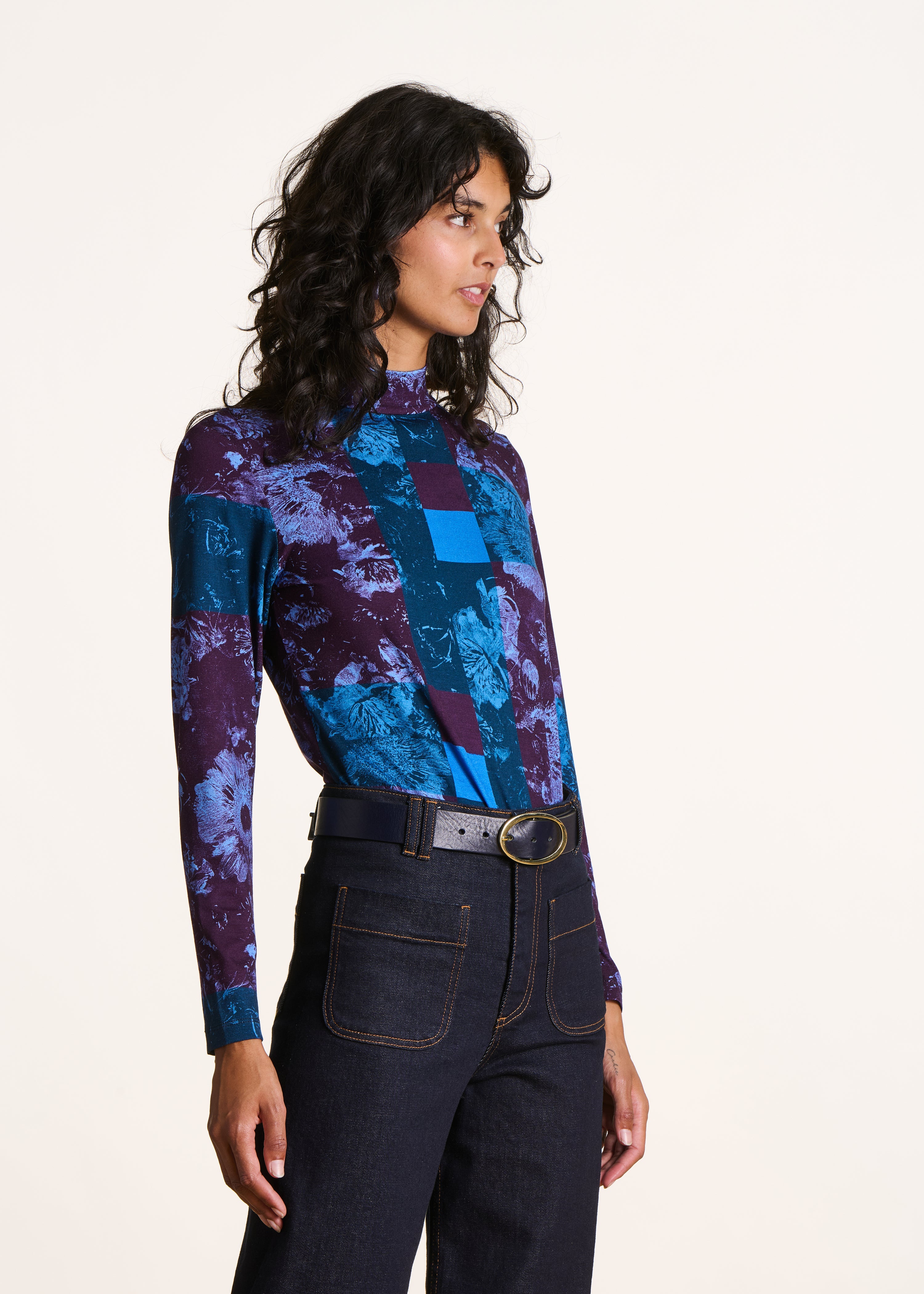 T-shirt bleu et à imprimé manches longues