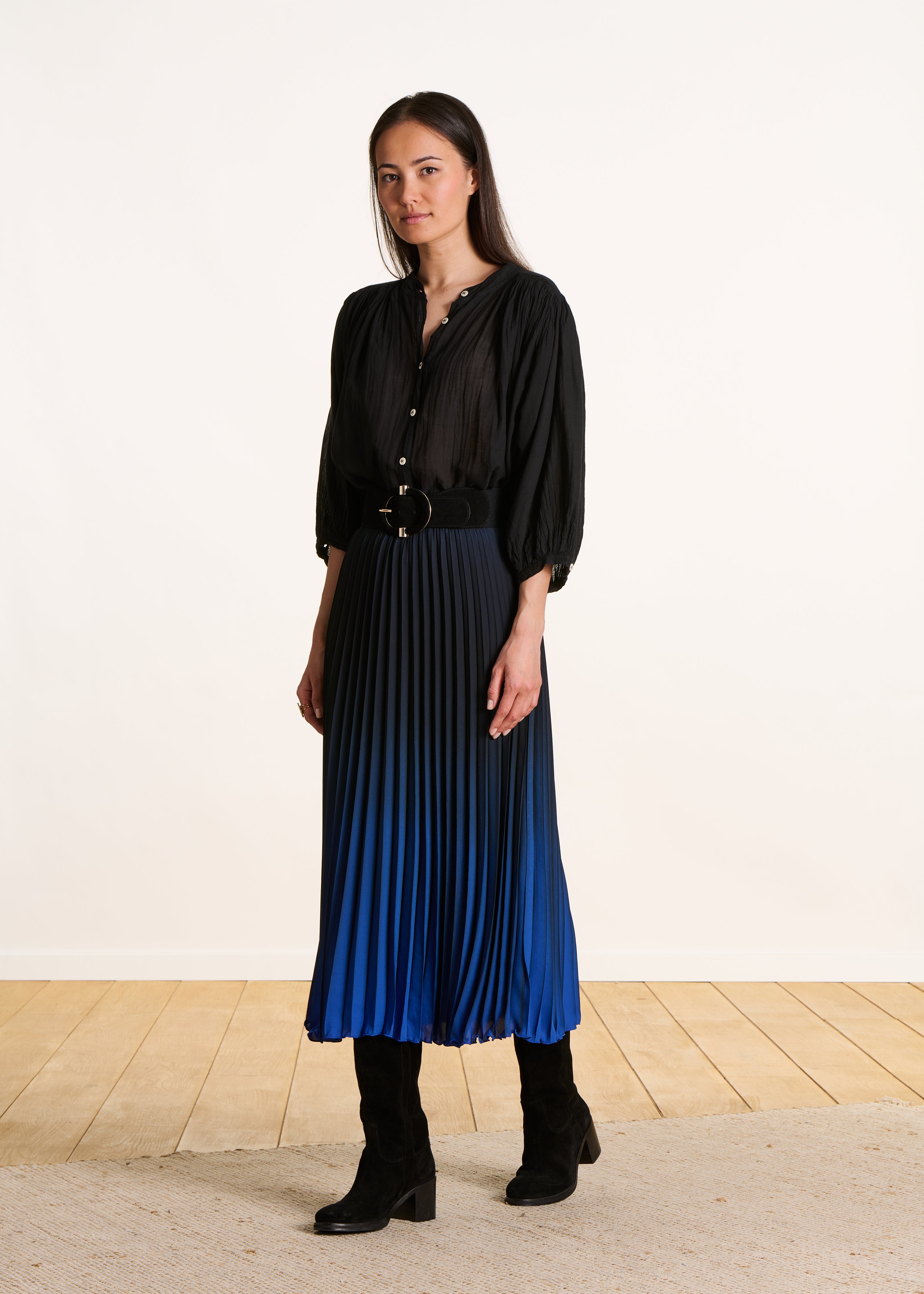 Jupe longue plissée et noir taille élastiquée