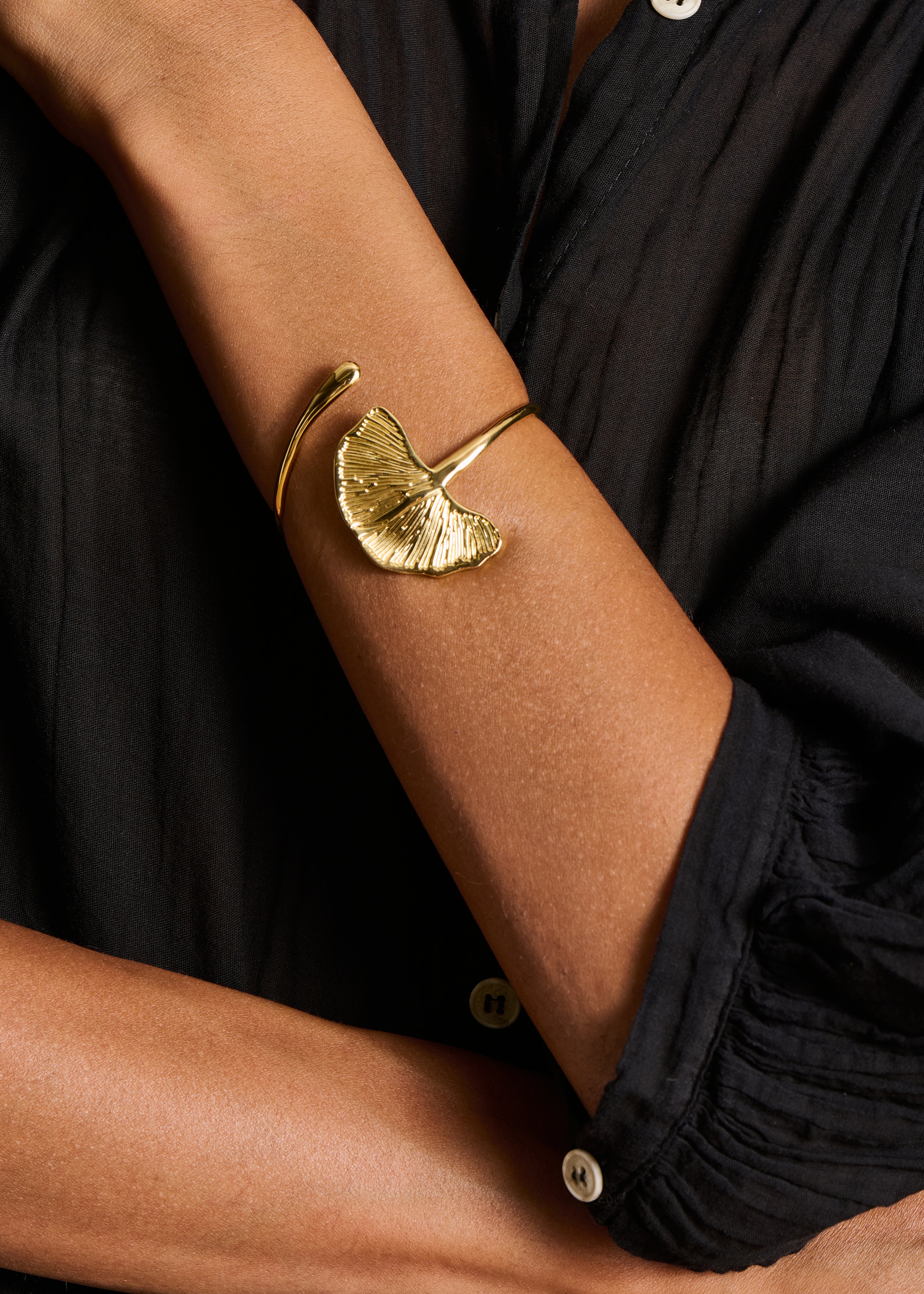 Bracelet jonc doré fleur de ginko