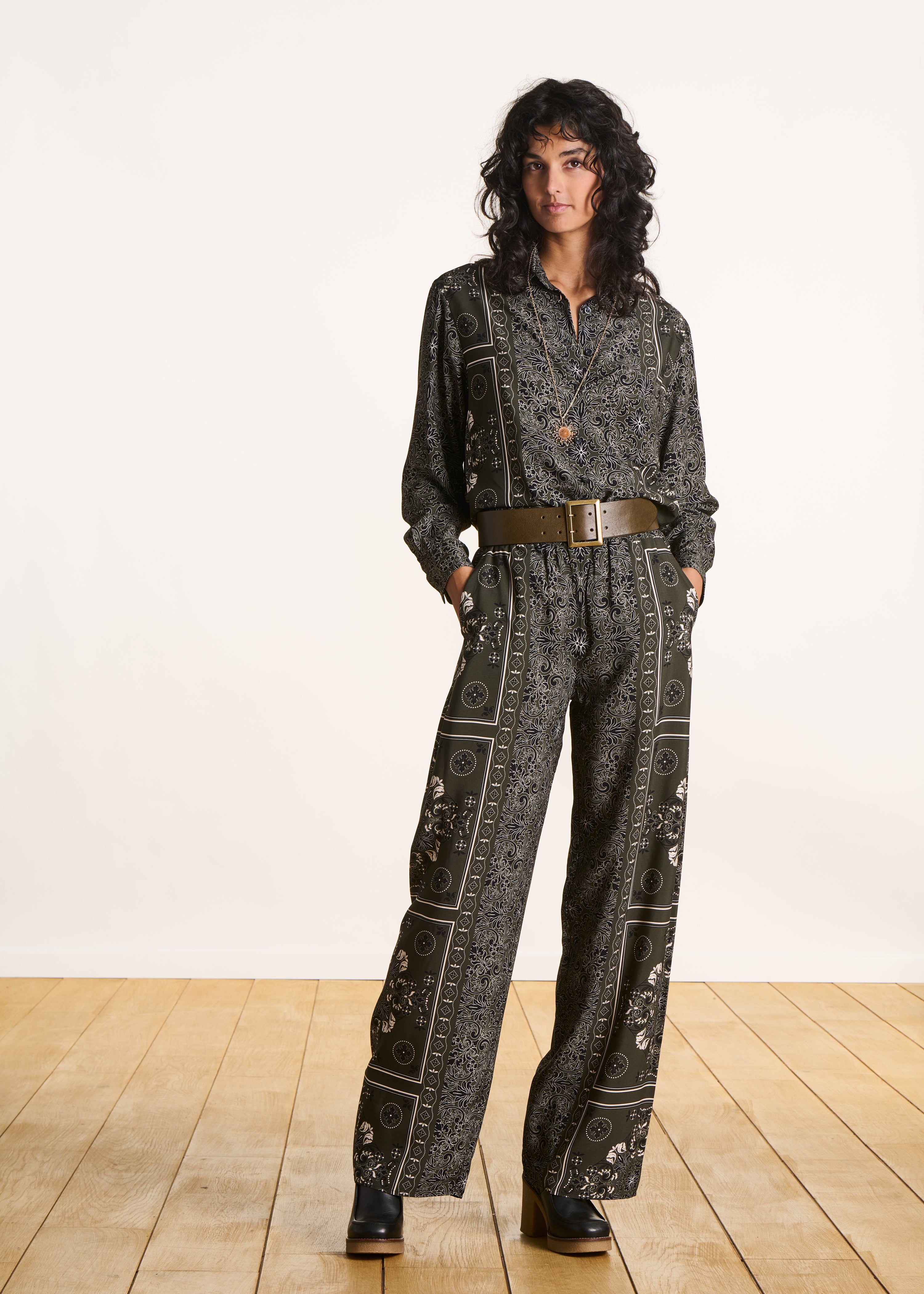 Pantalon fluide à imprimé foulard taille élastique