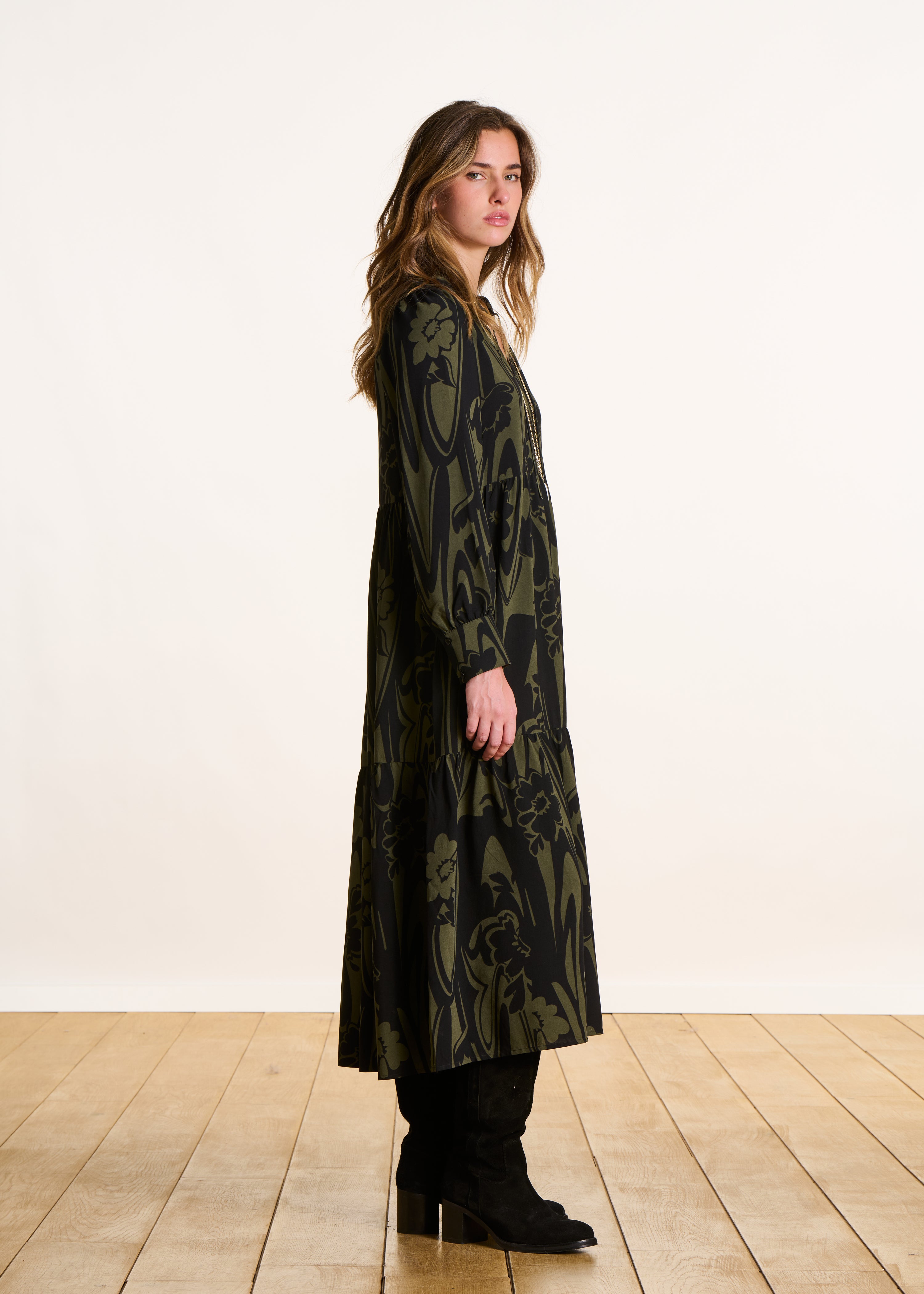 Robe longue à imprimé kaki et noir manches longues