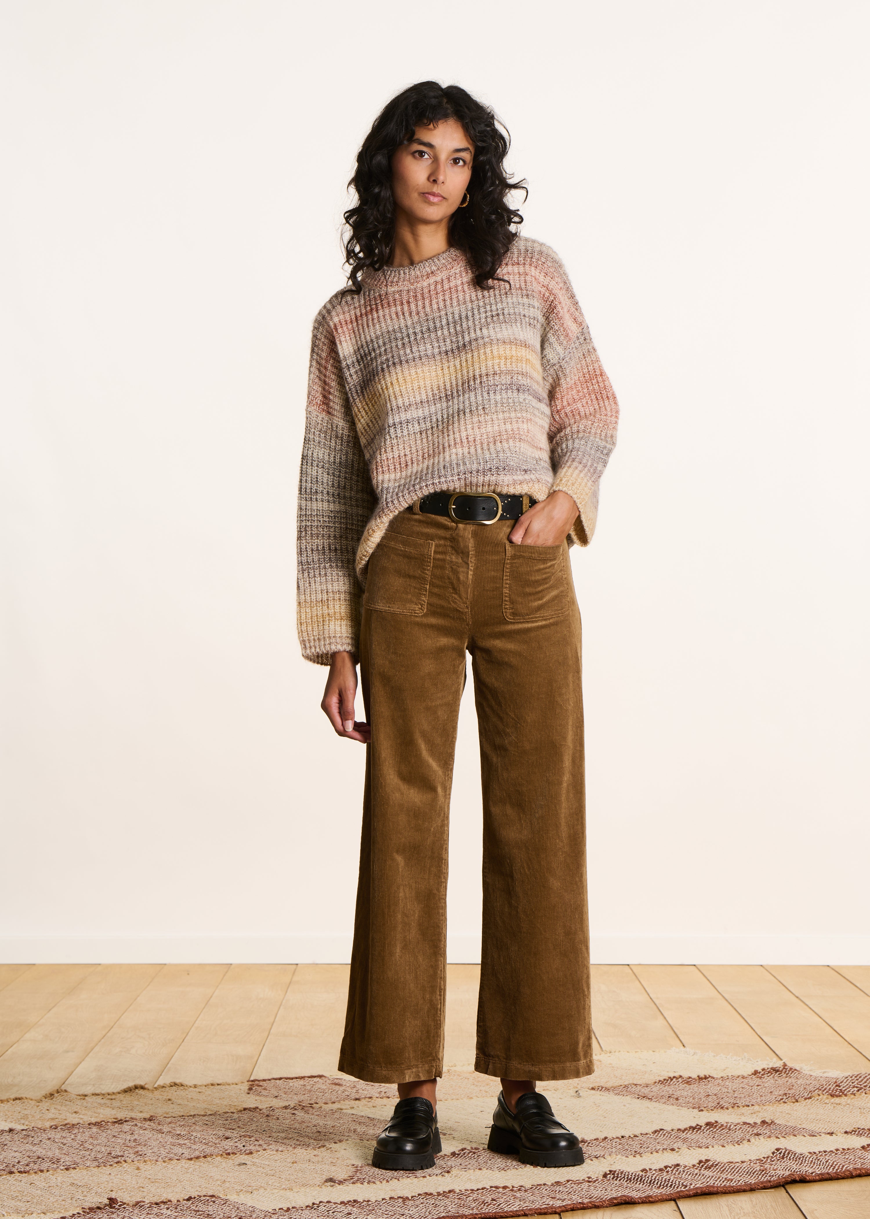 Pantalon large marron en velours côtelé taille haute