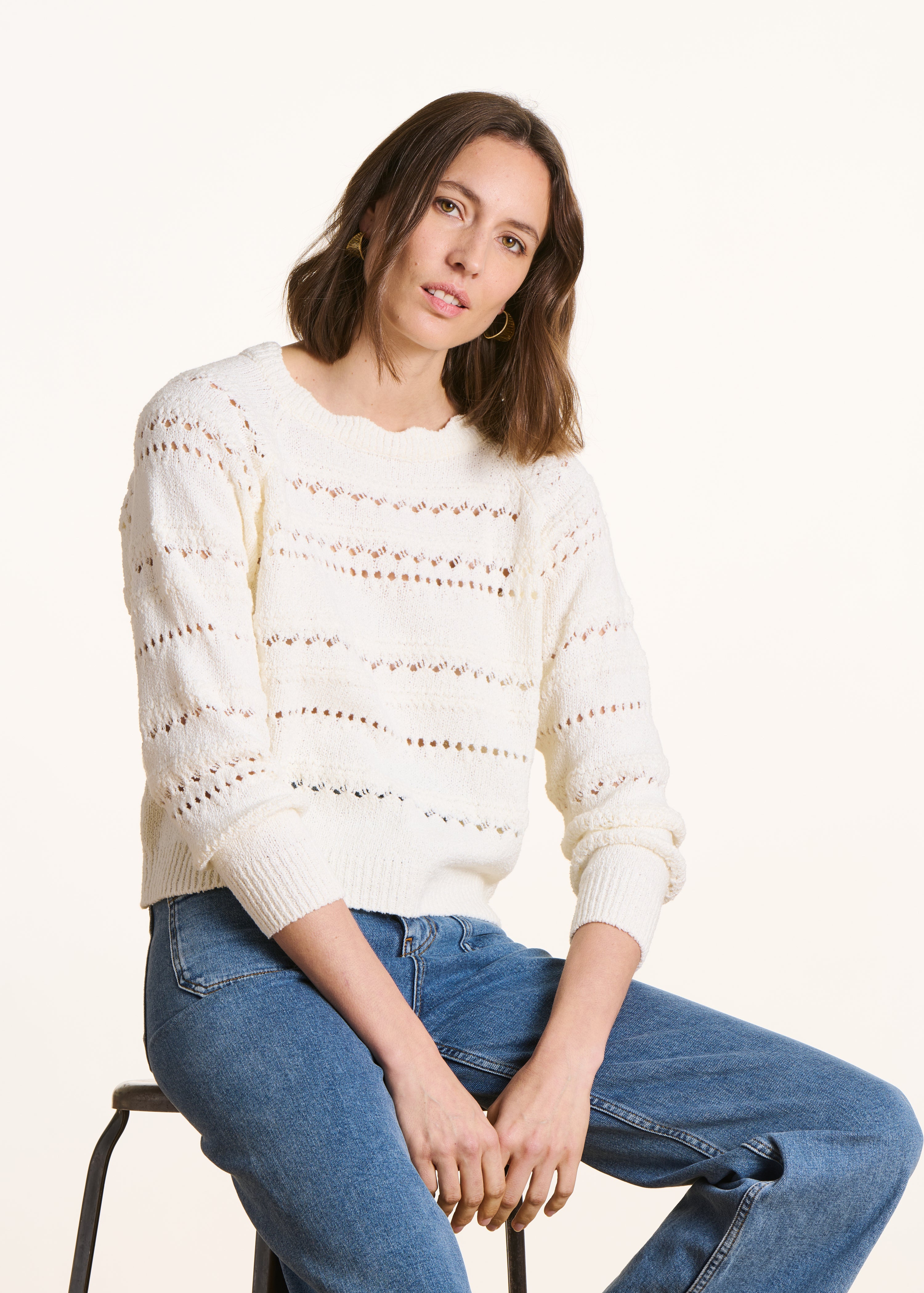 Pull écru en maille ajourée manches longues