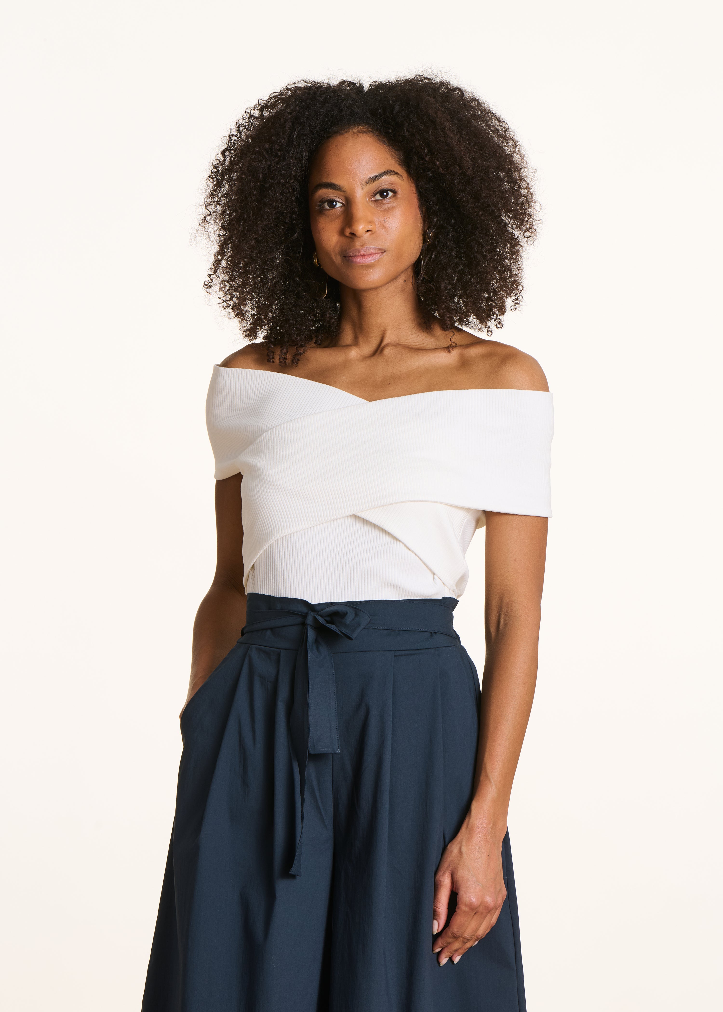 T-shirt blanc croisé manches courtes