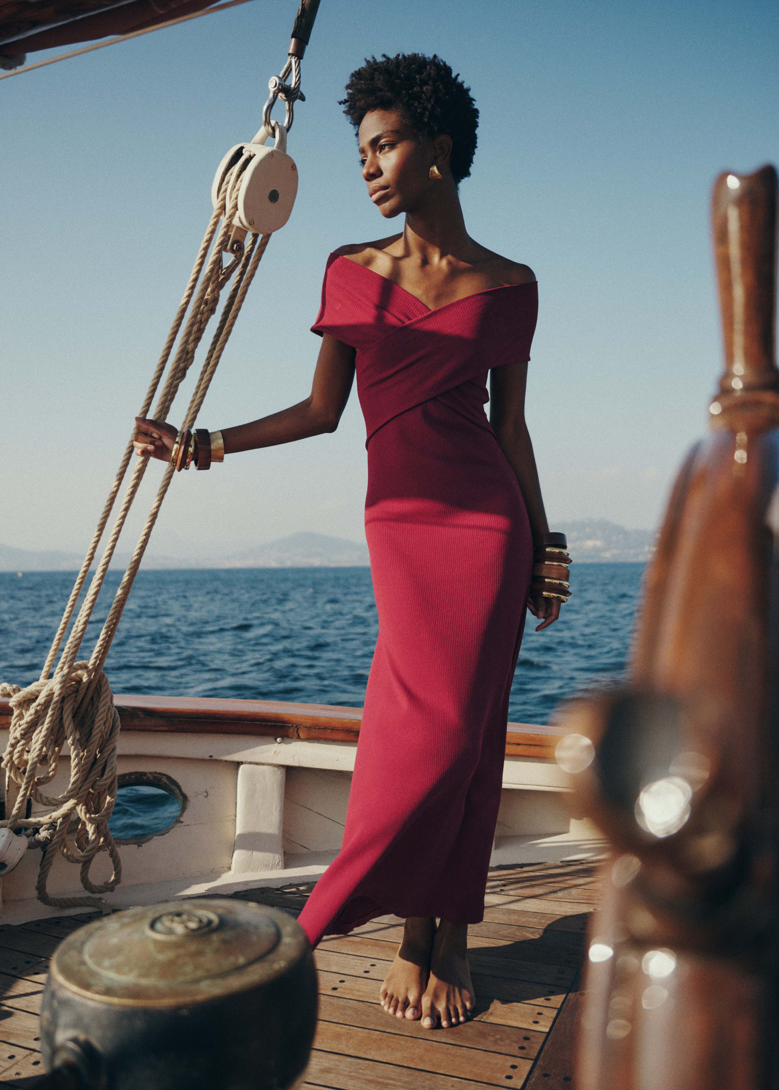 Robe midi bordeaux sans manches col bardot