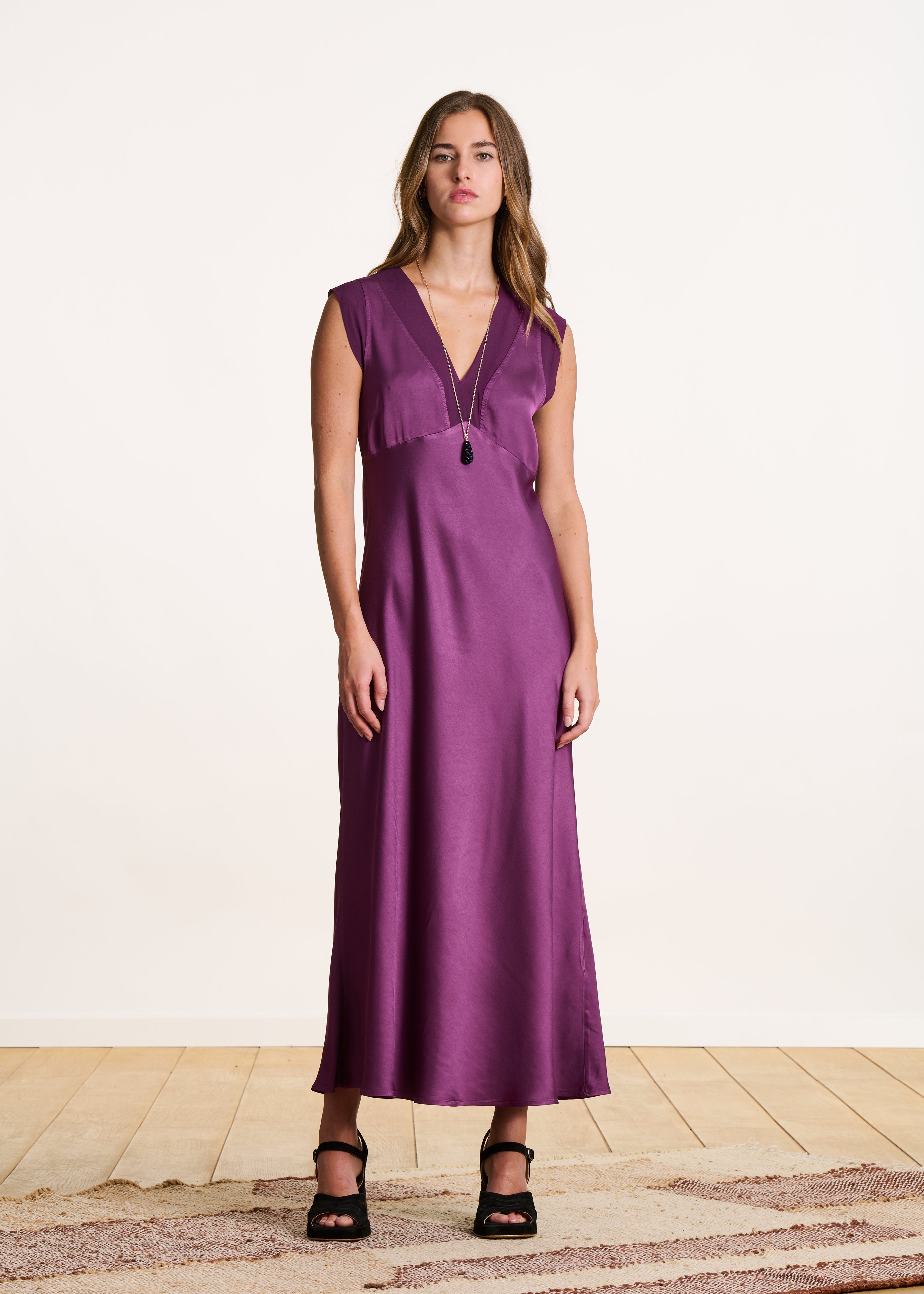 Robe longue fluide habillée violette