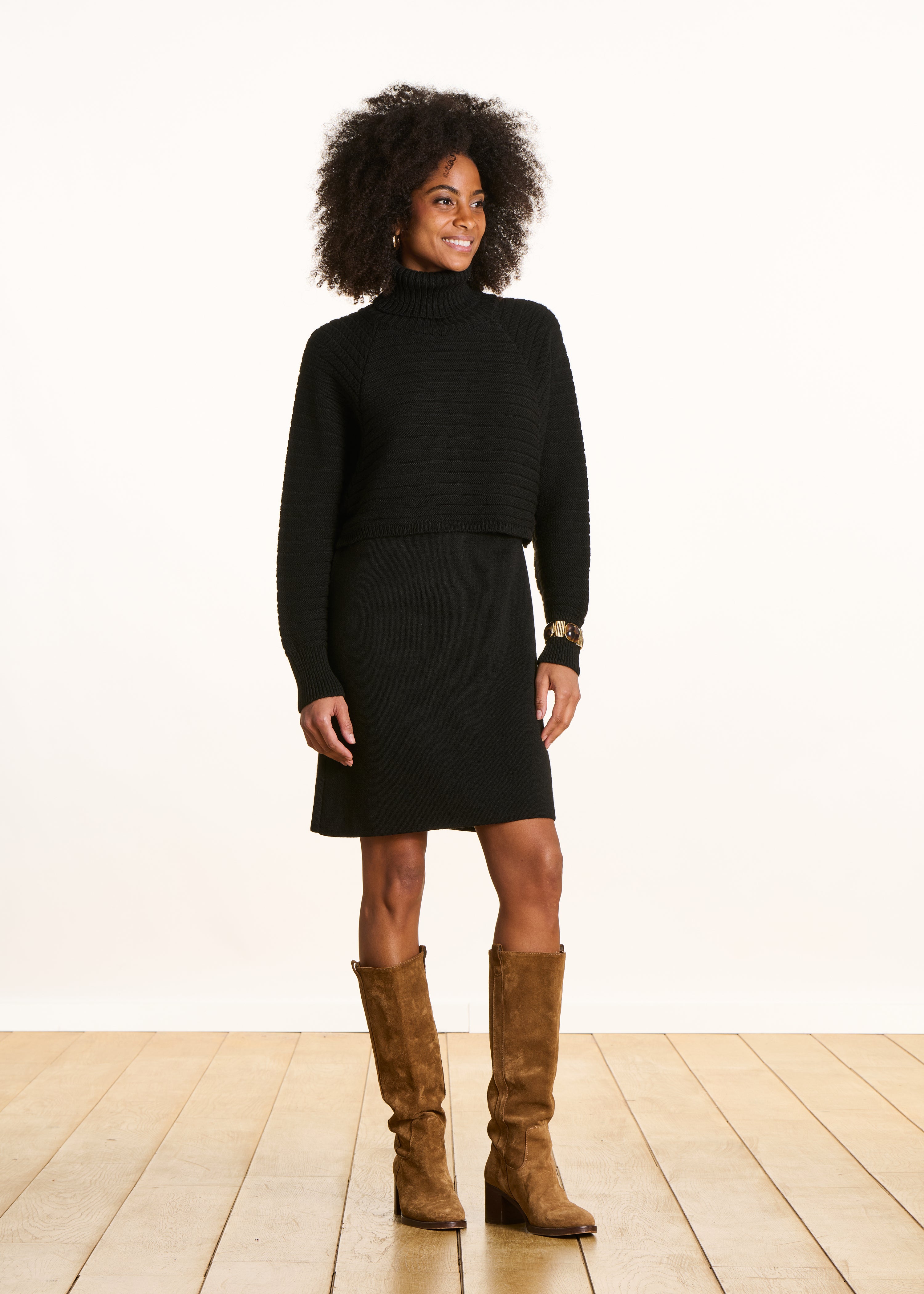 Robe courte noire en maille manches longues