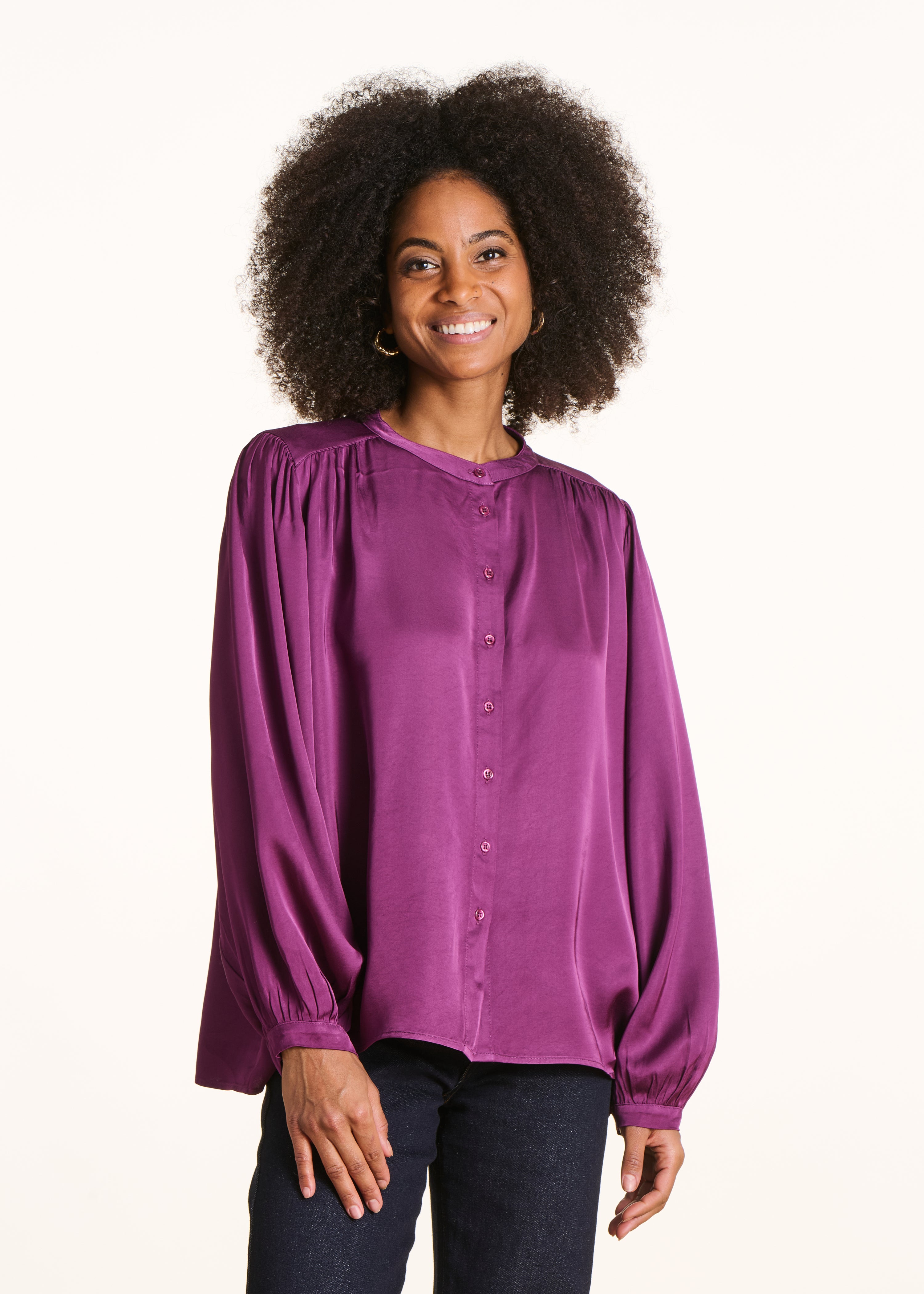 Chemise violette ample en satin