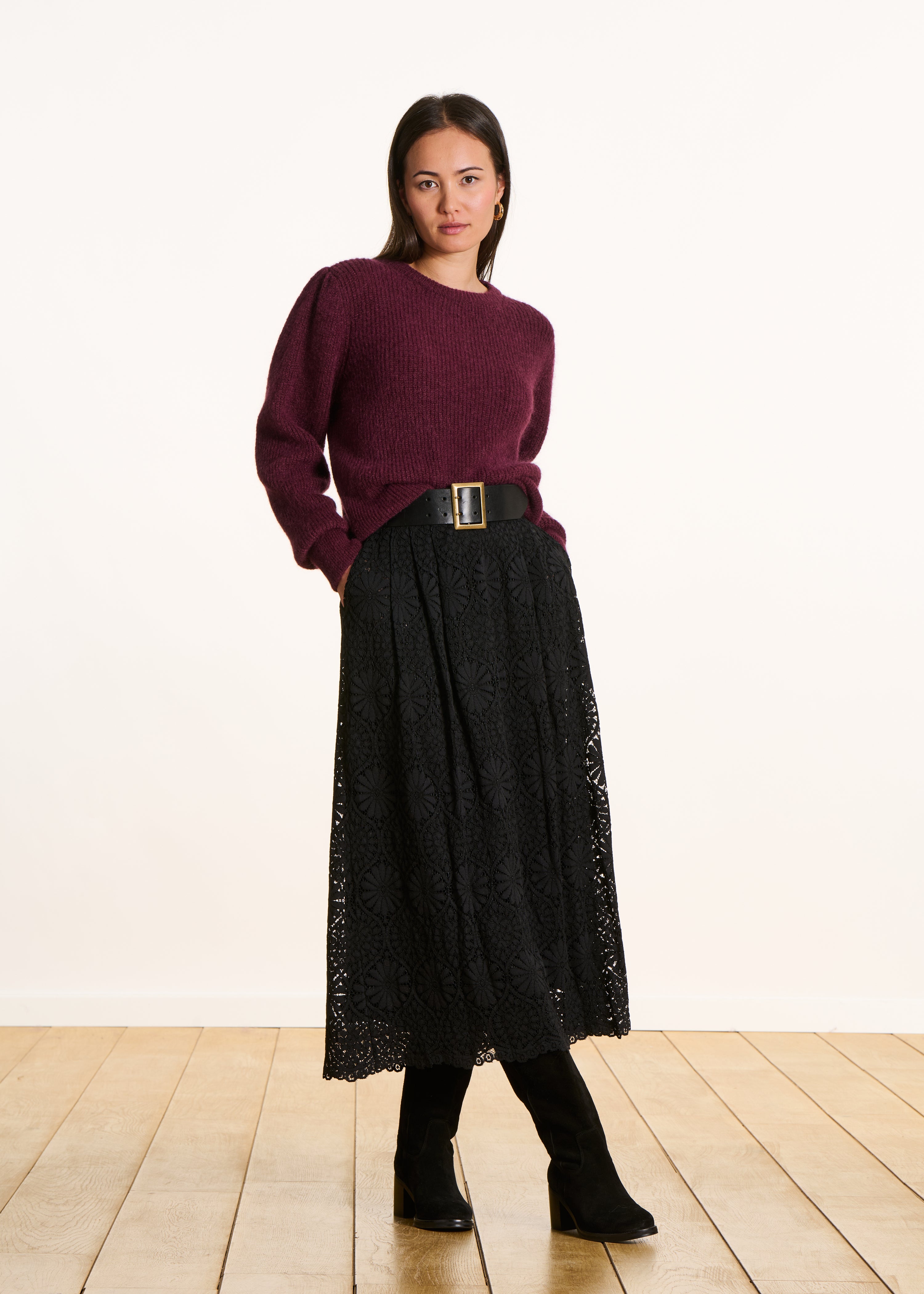 Jupe longue noire en dentelle