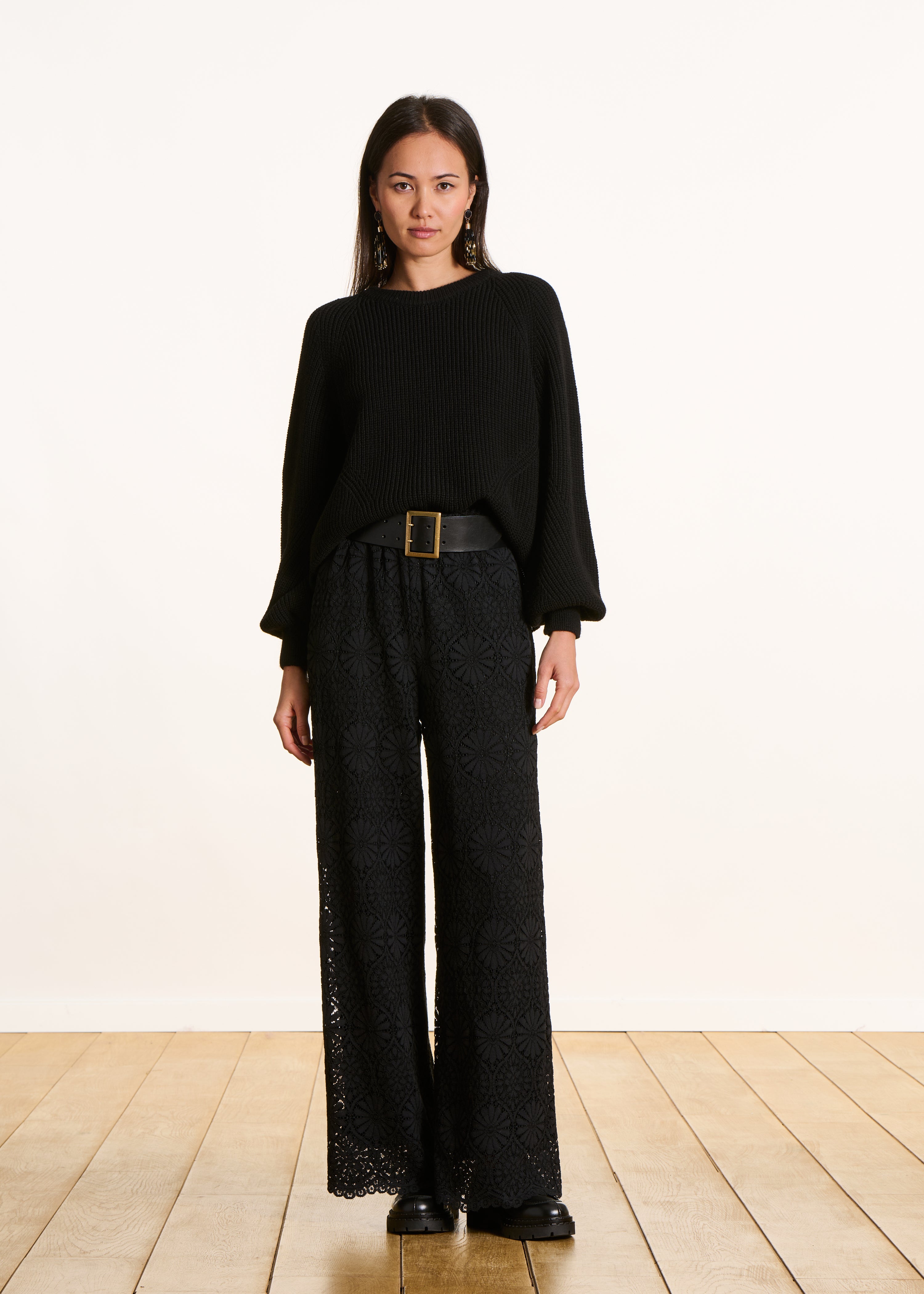 Pantalon droit en dentelle