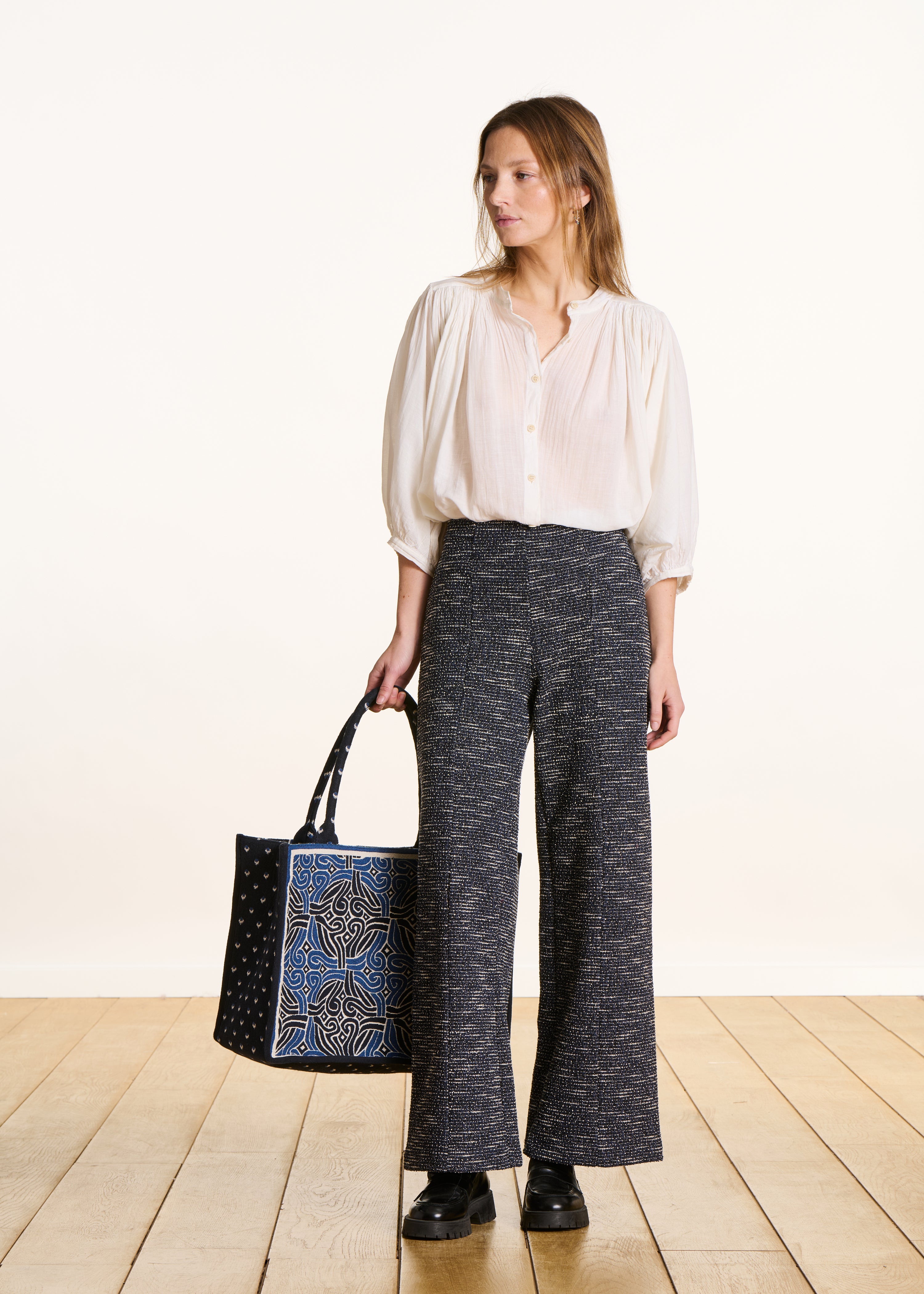 Pantalon cropped bleu marine en milano effet tweed