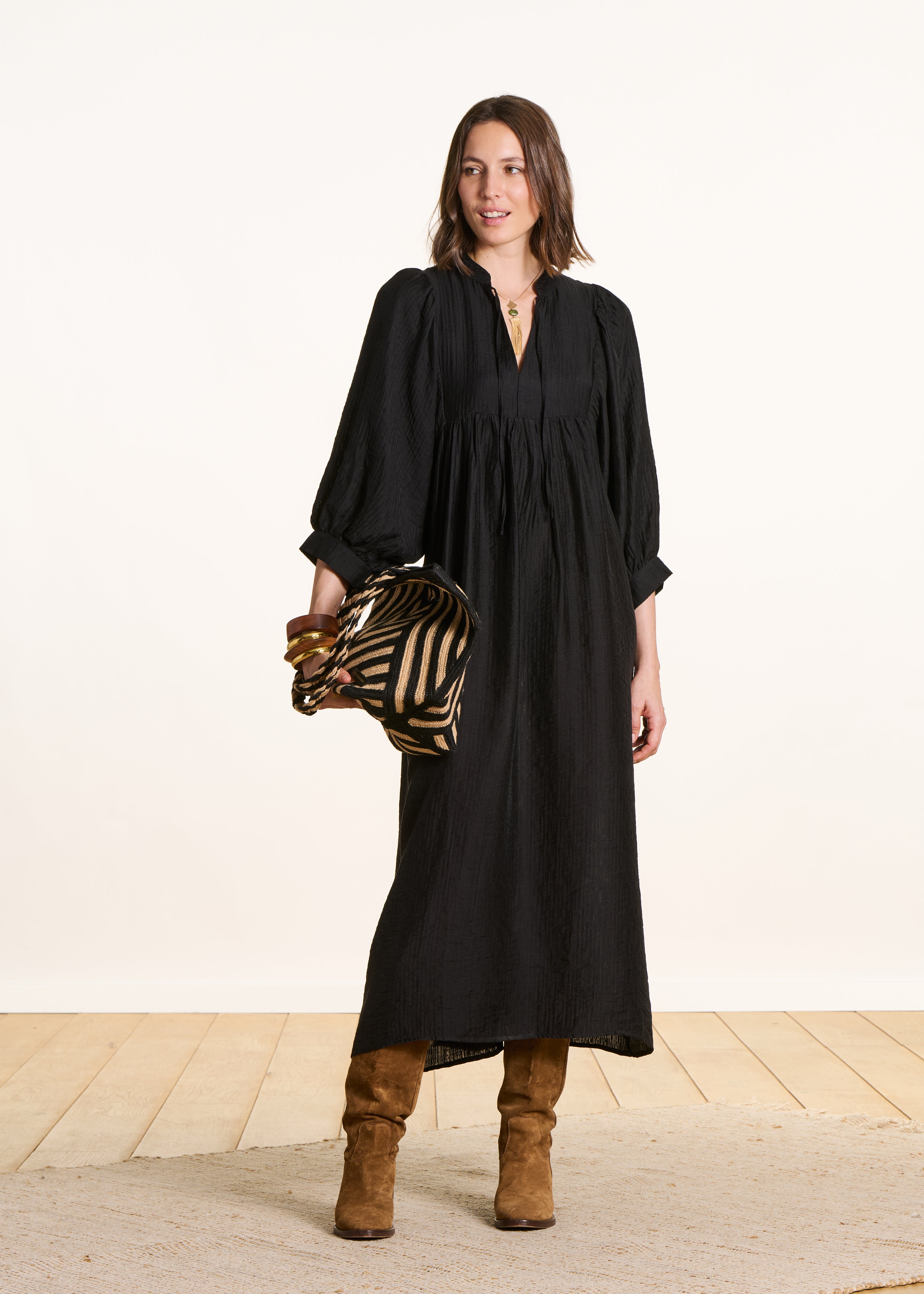 Robe longue fluide noire manches longues