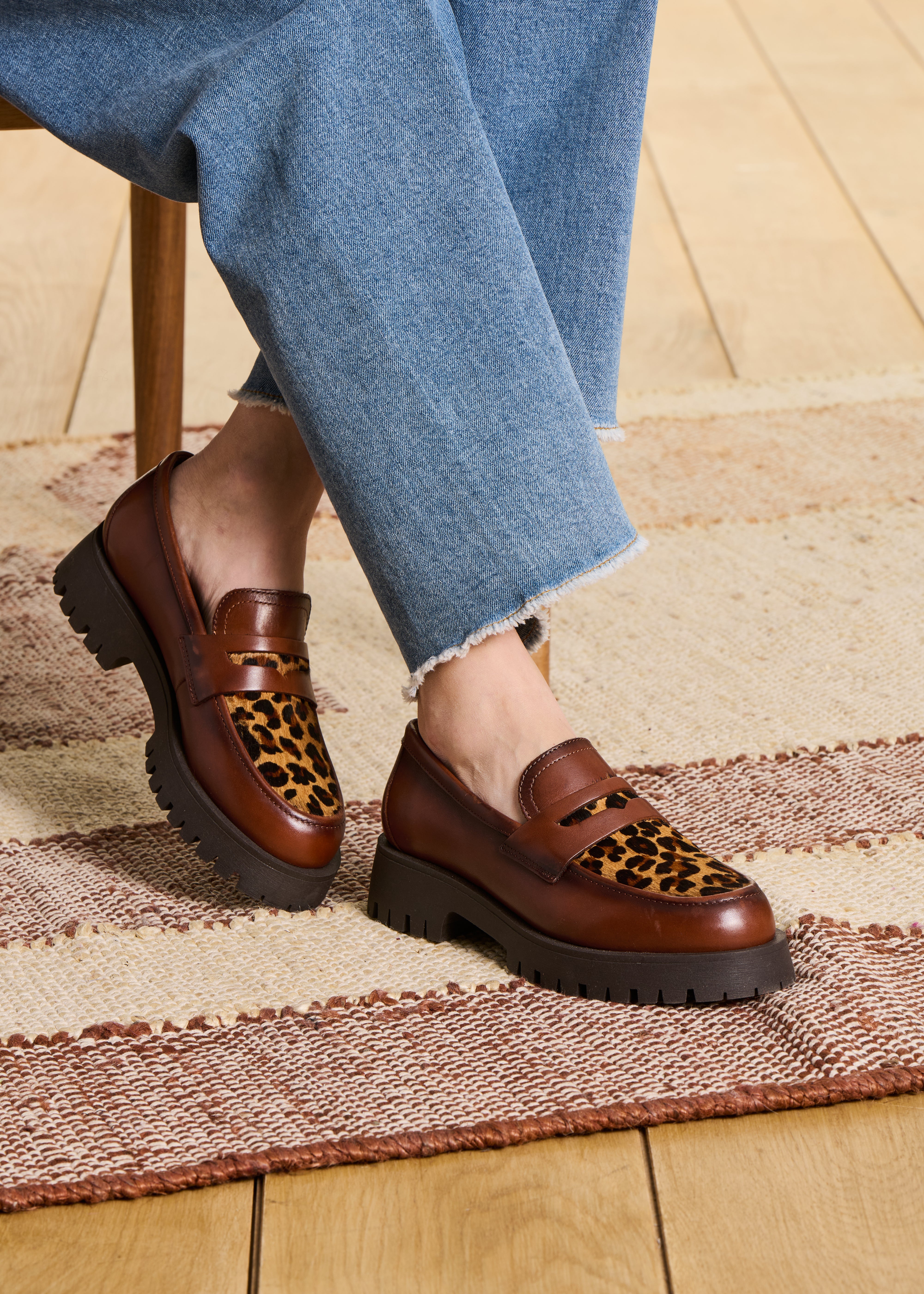 Mocassins bicolores camel et léopard en cuir