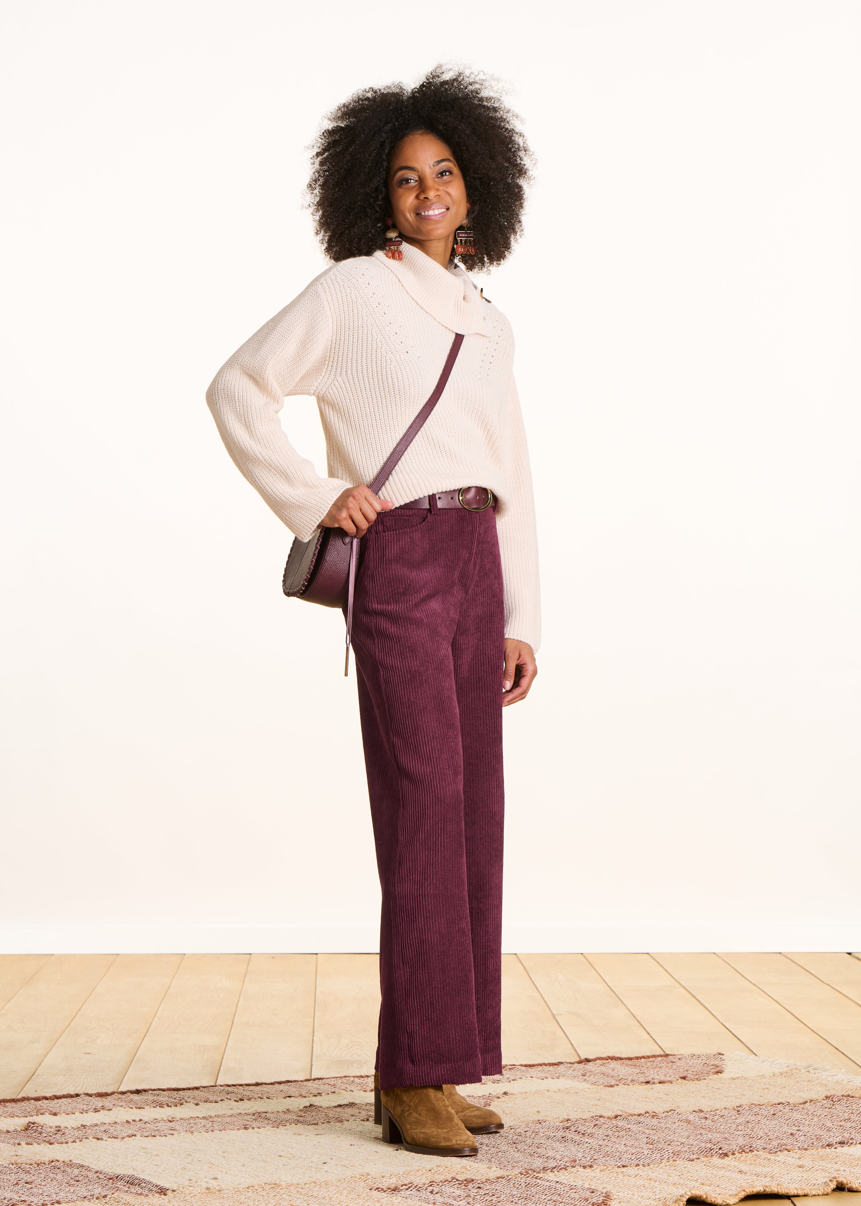 Pantalon large bordeaux en velours côtelé