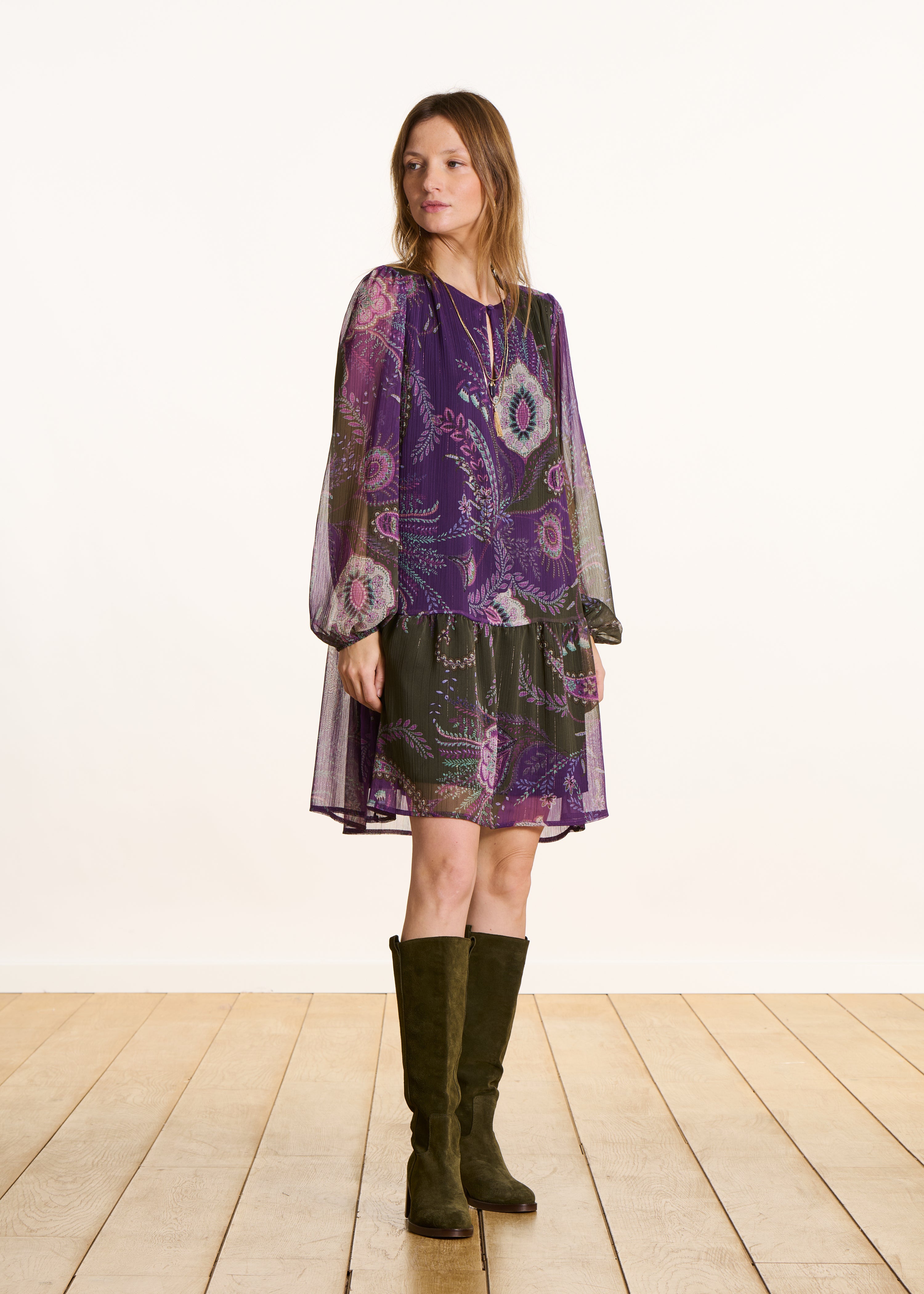 Robe courte manches longues violet et vert à imprimé
