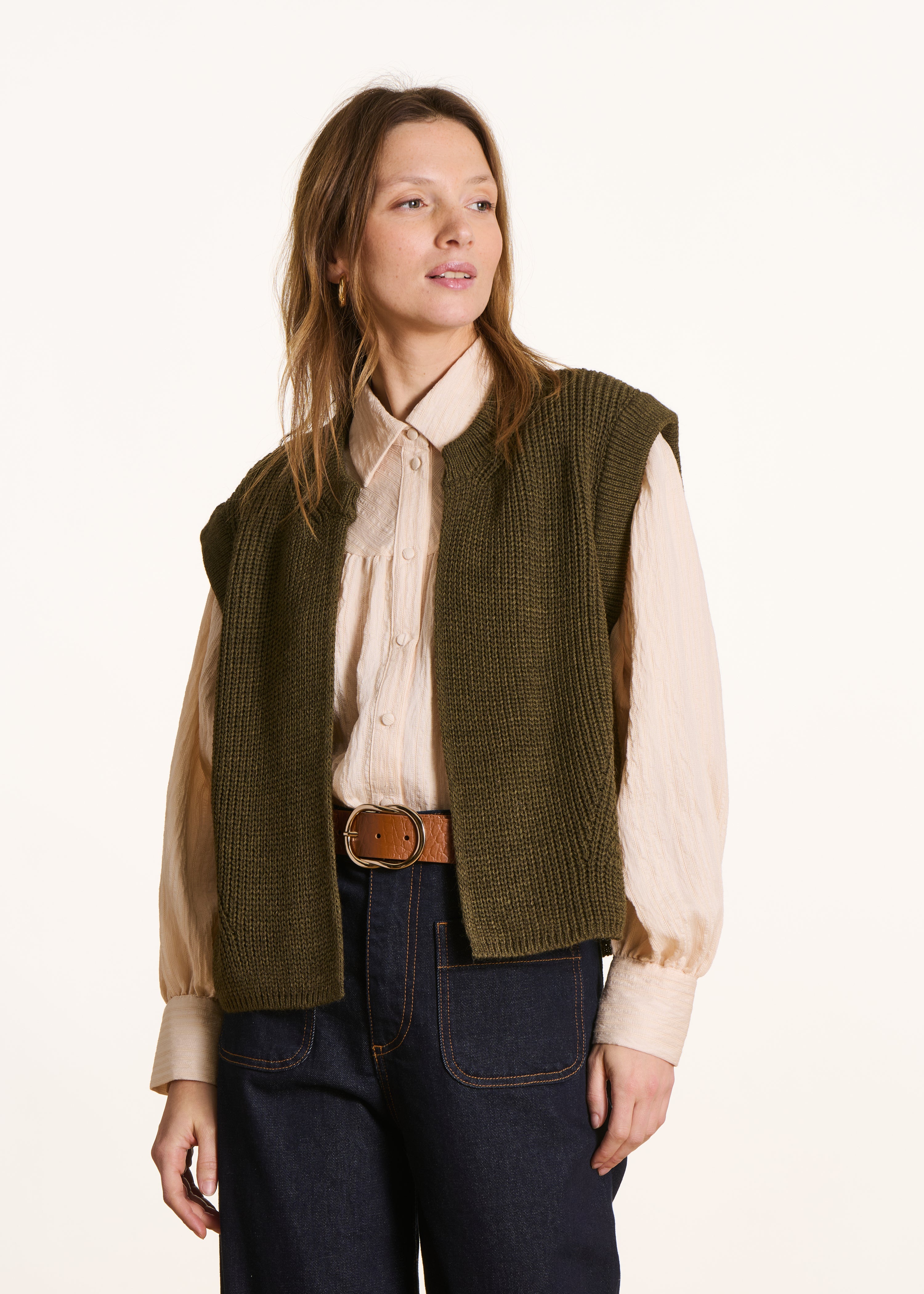 Gilet court sans manches kaki en côtes perlées