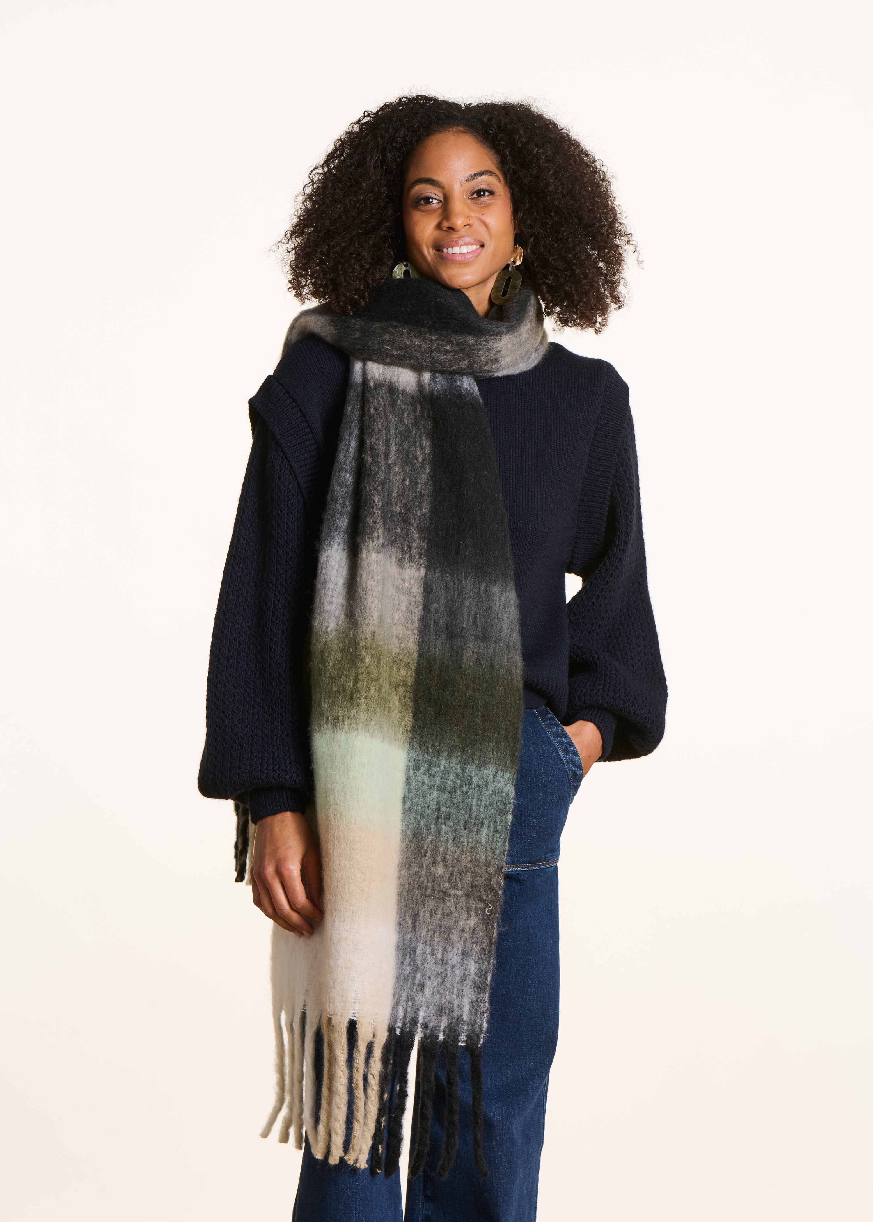 Écharpe à carreaux gris