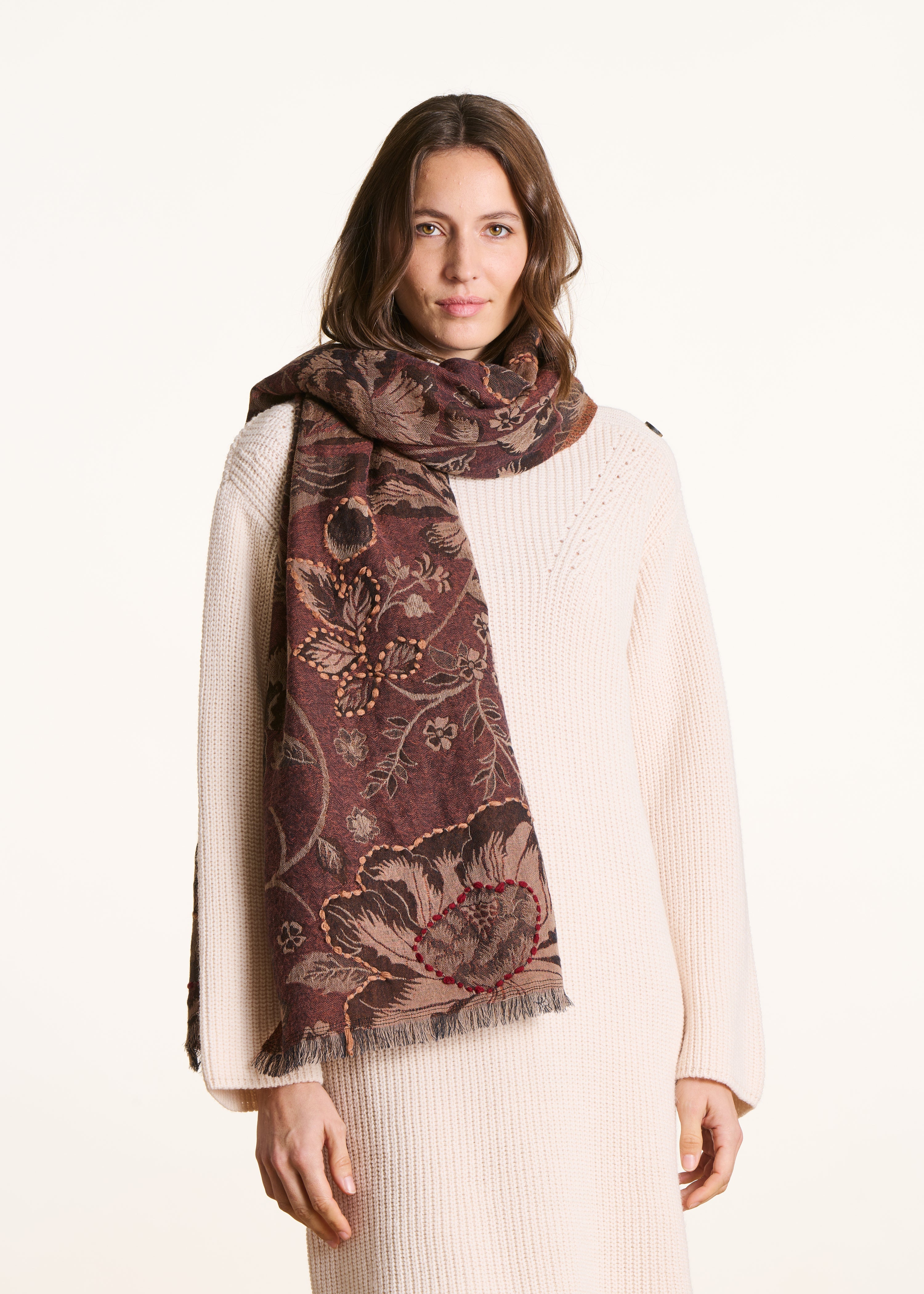 Écharpe en laine brodée