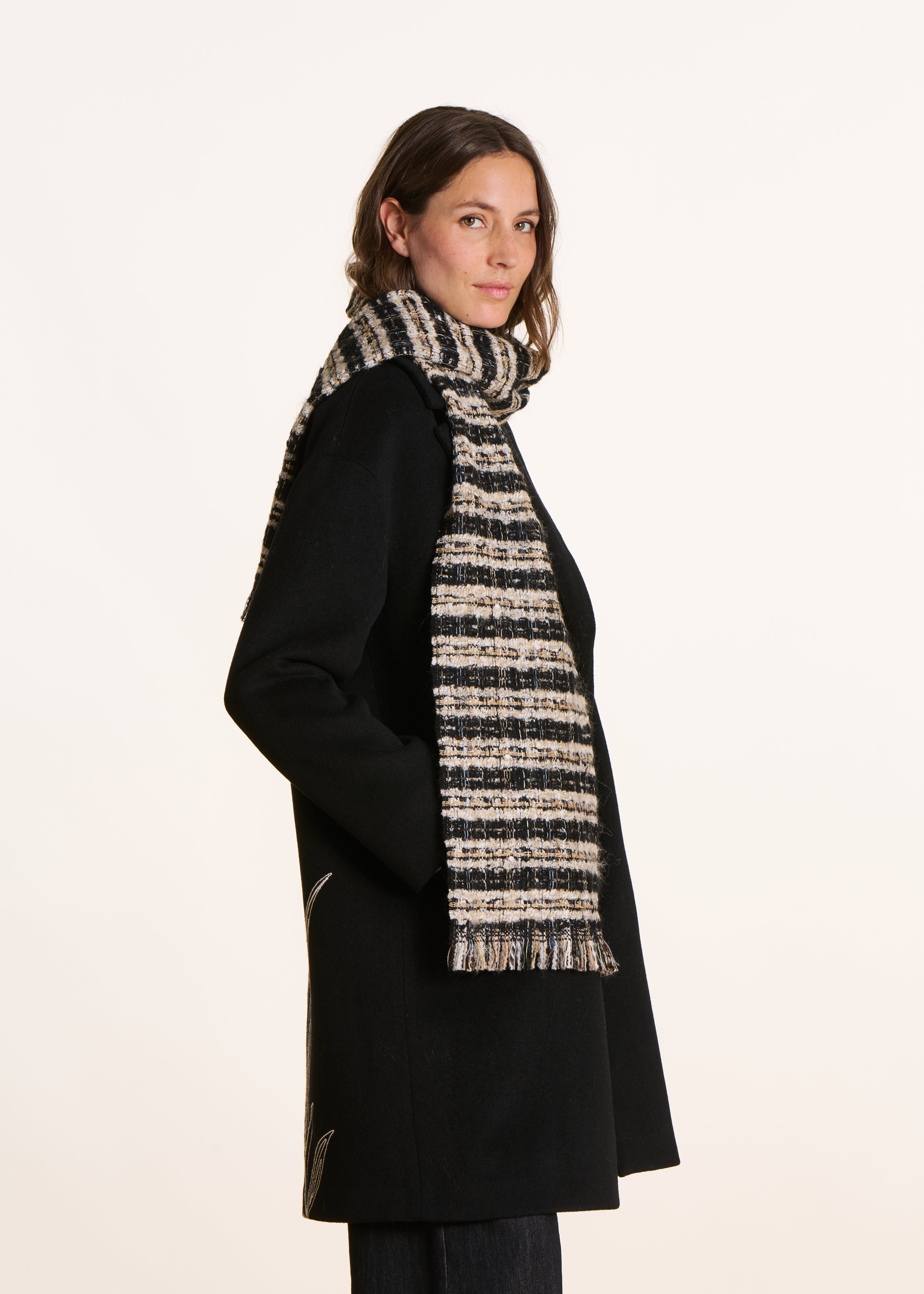 Écharpe noire à carreaux