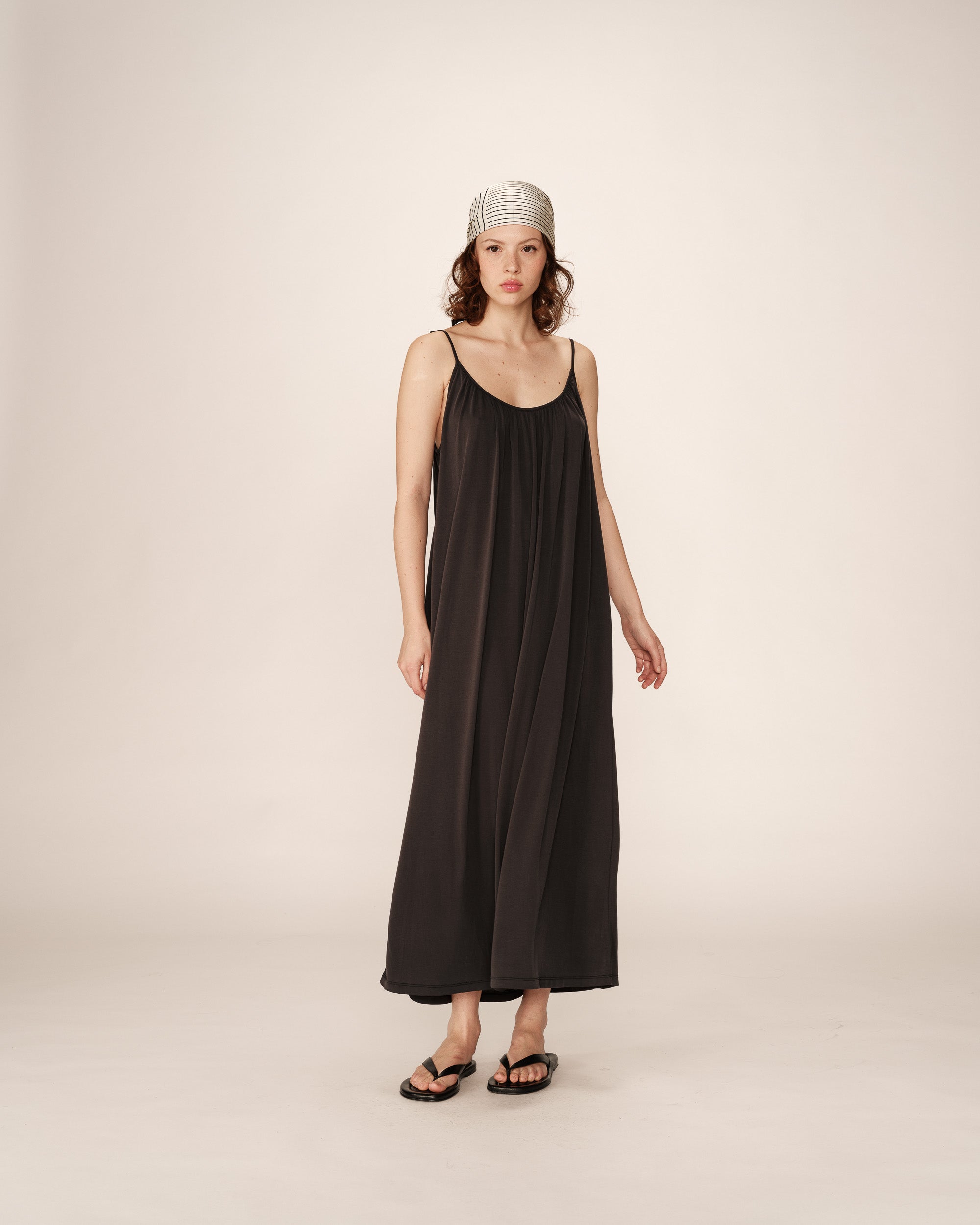 Robe longue en modal anthracite Pivoine